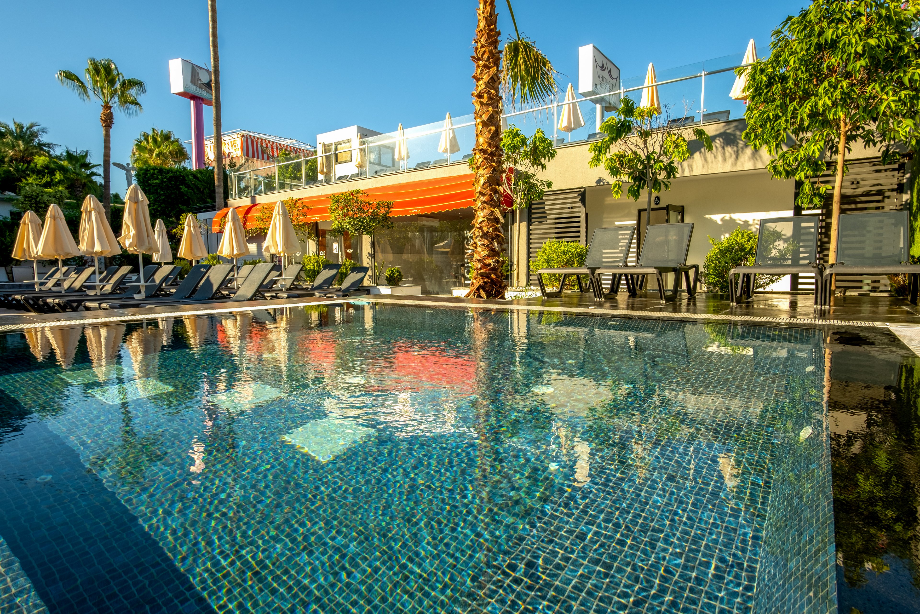 White City Beach Hotel