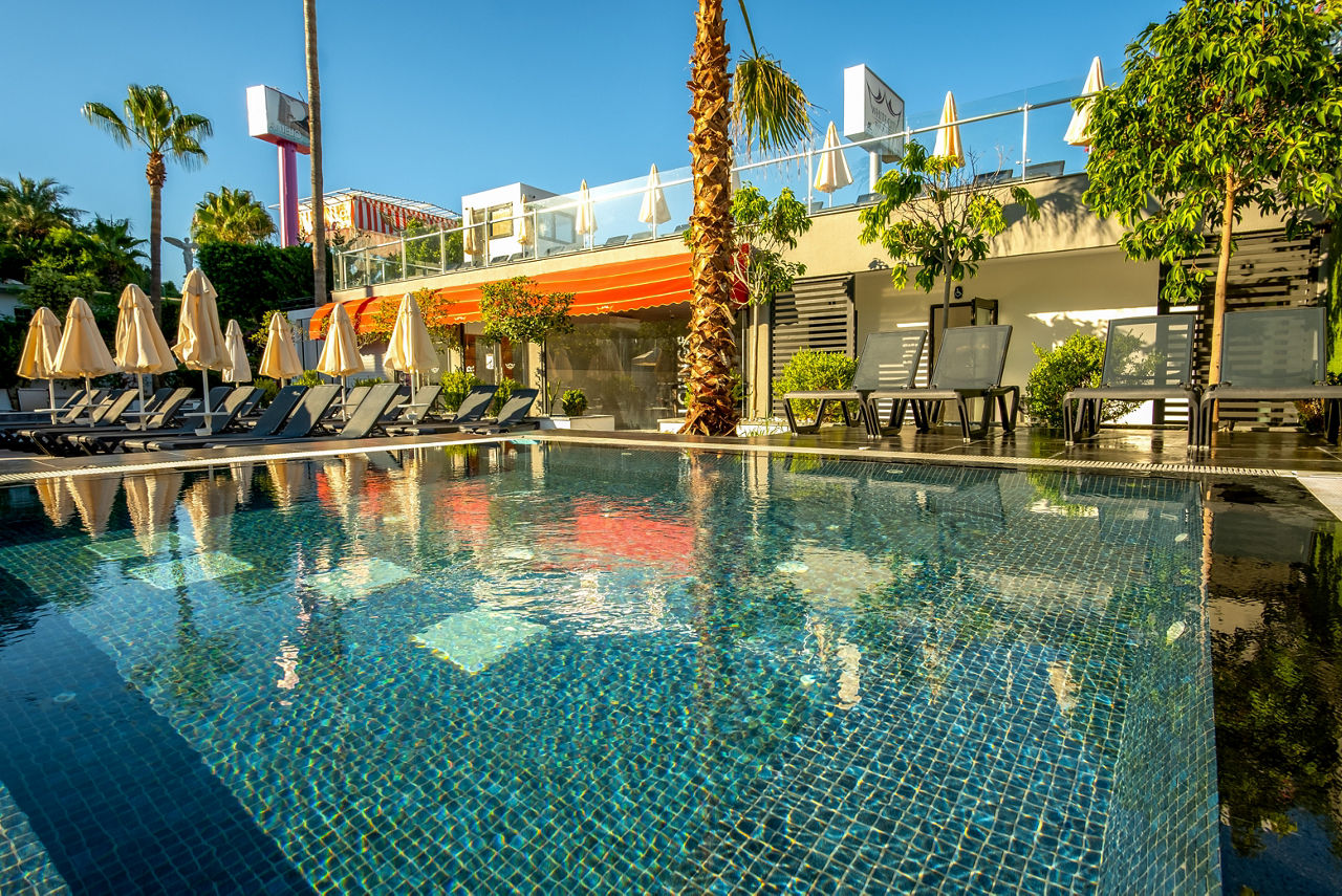 White City Beach Hotel