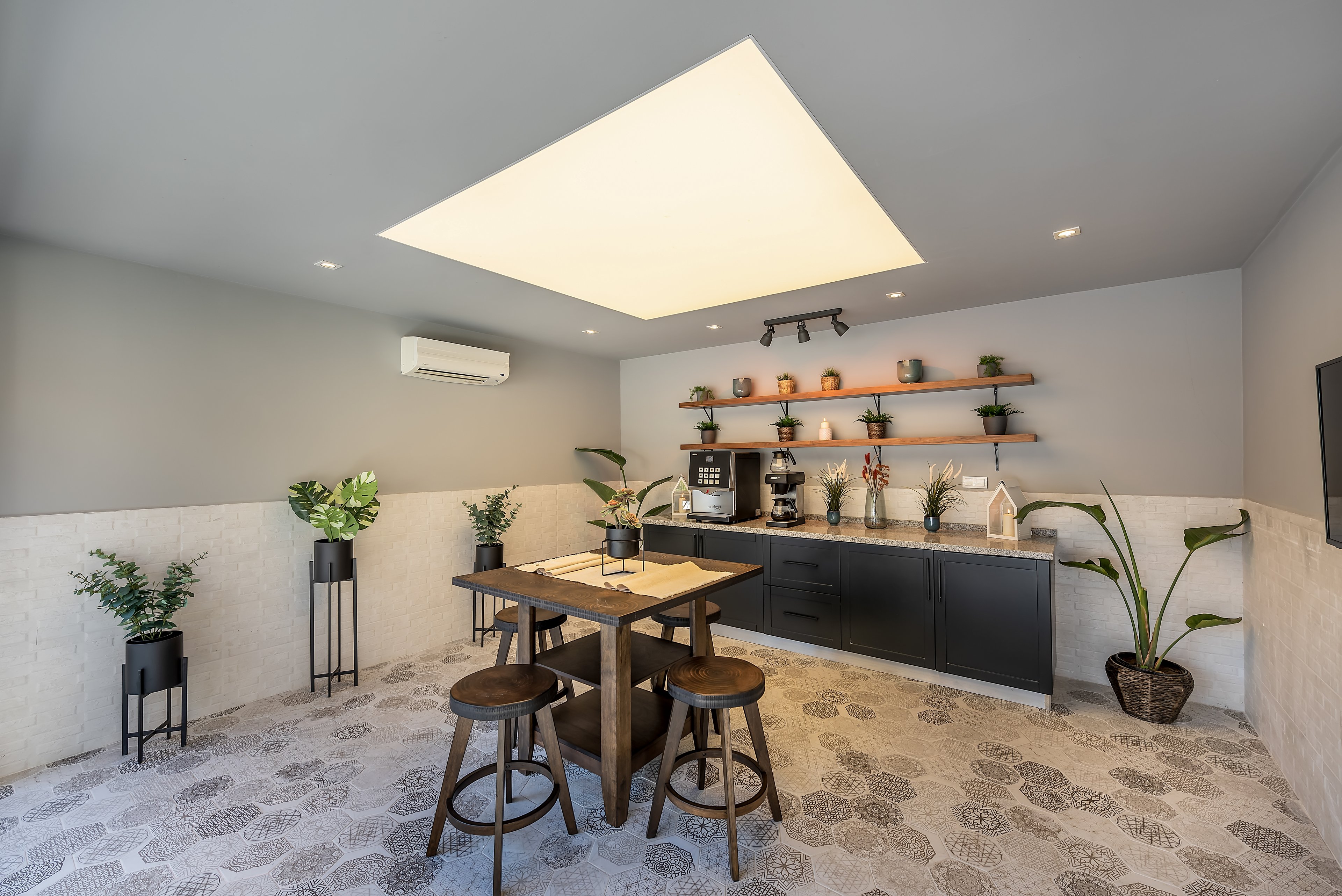 White City Beach Hotel