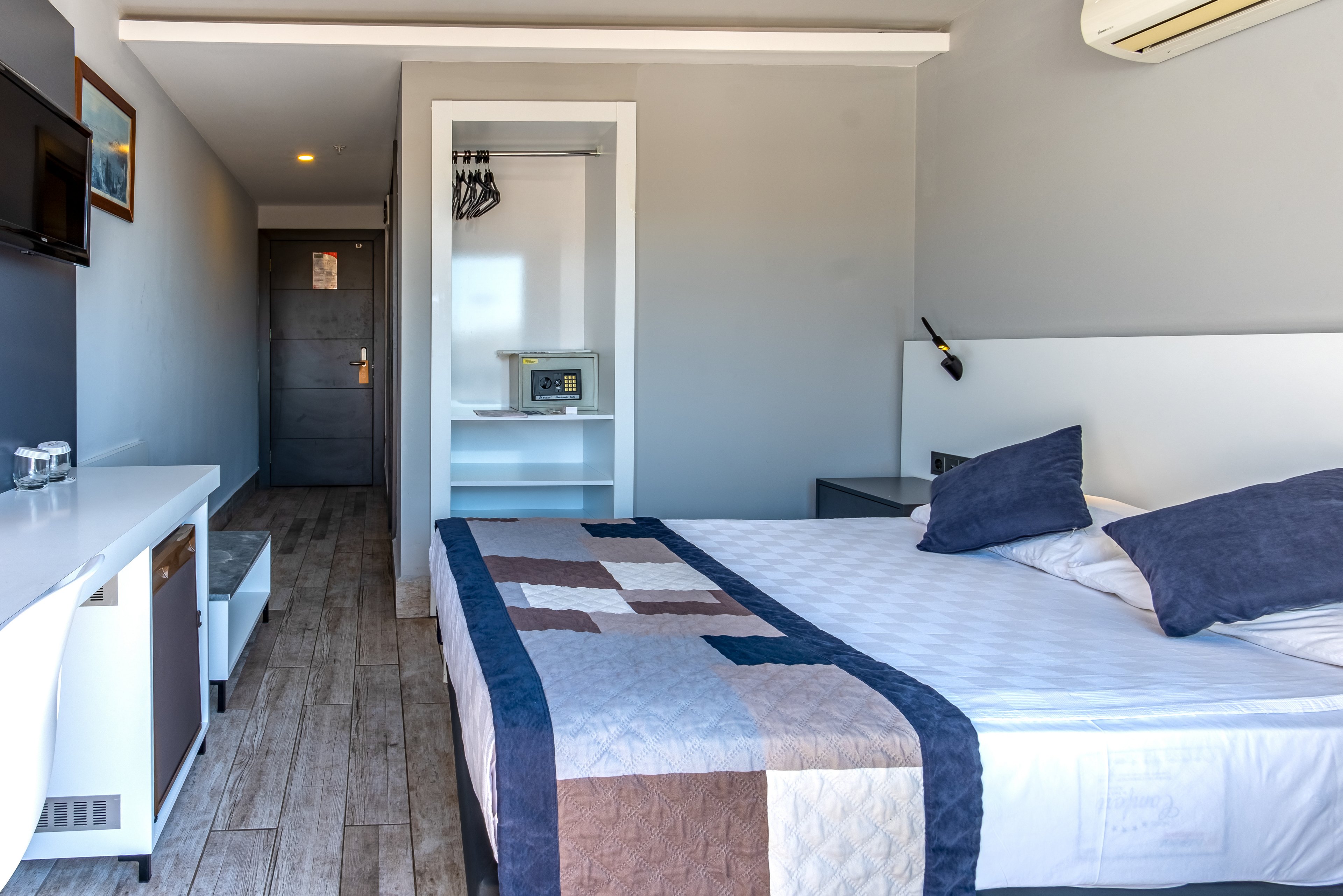 White City Beach Hotel