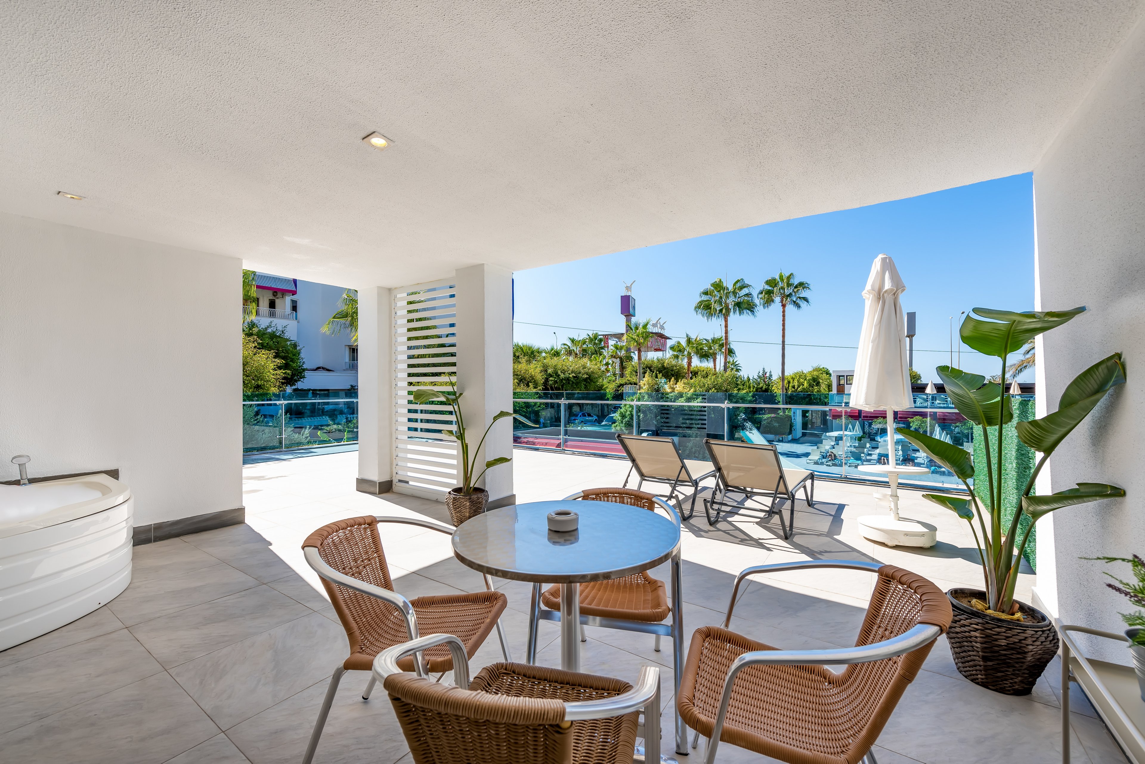 White City Beach Hotel