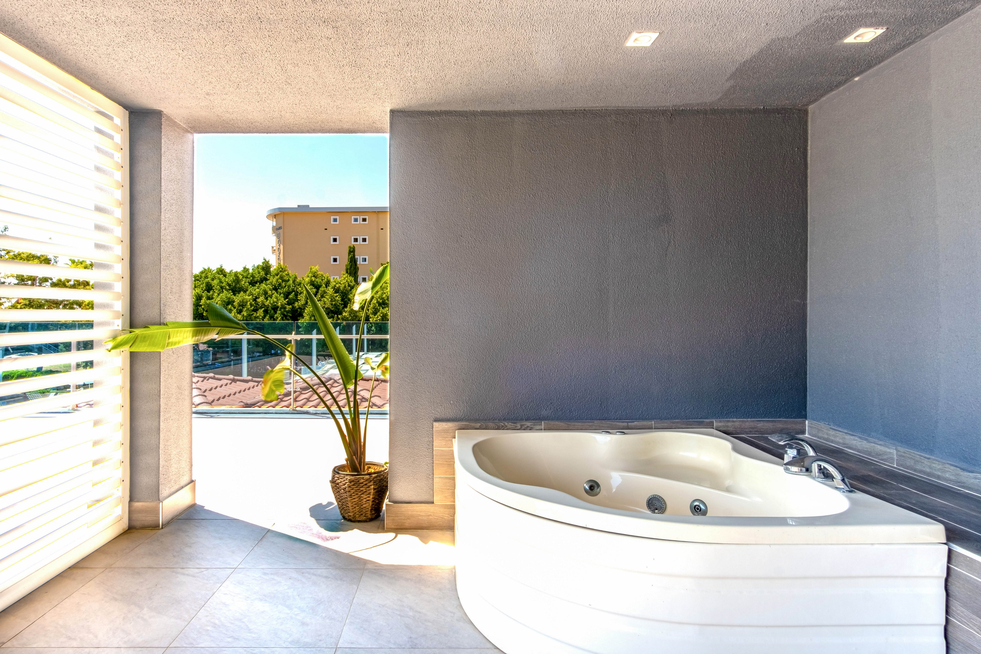 White City Beach Hotel