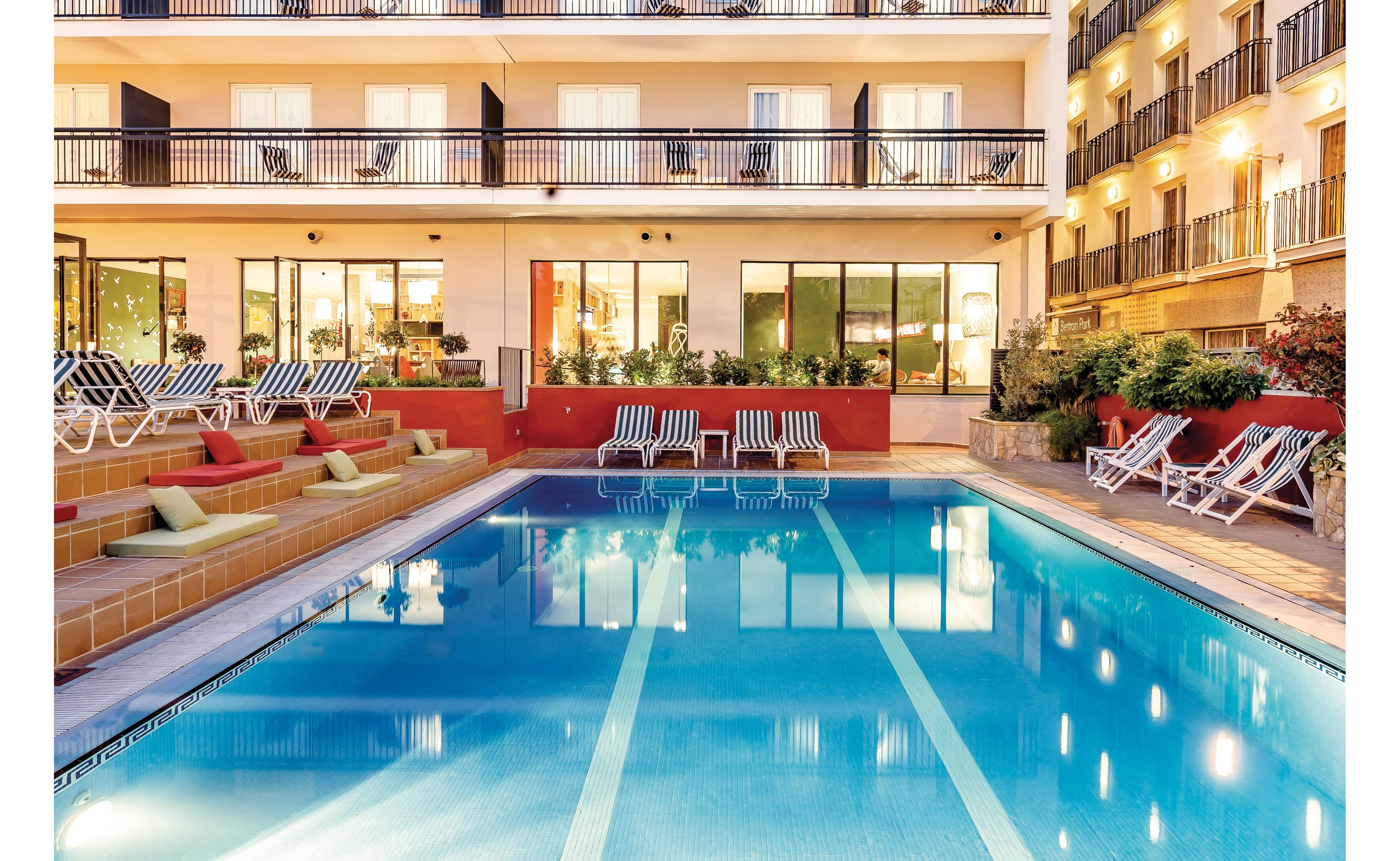 AQUA Hotel Bertran Park