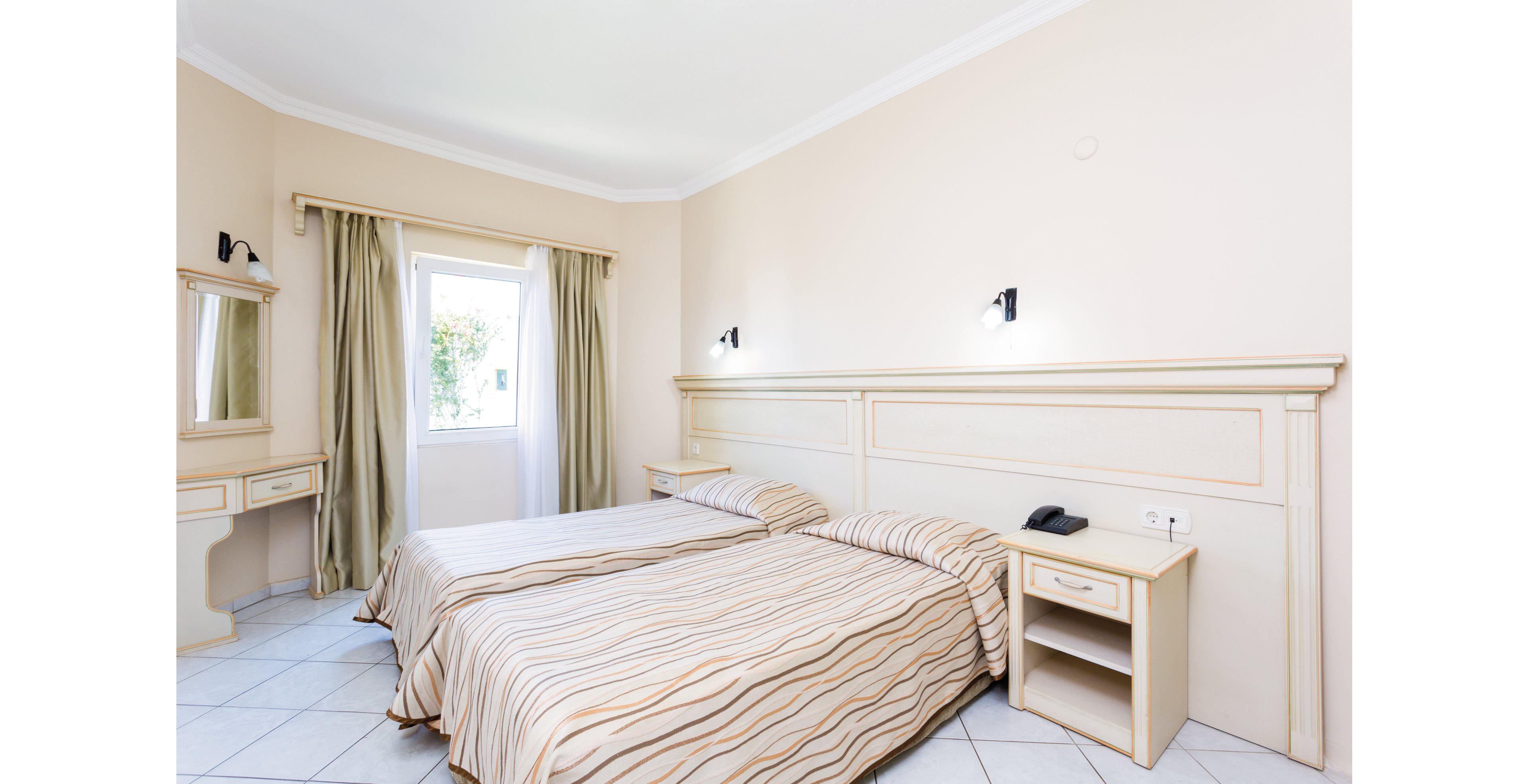 Tropicana Beach Apartments