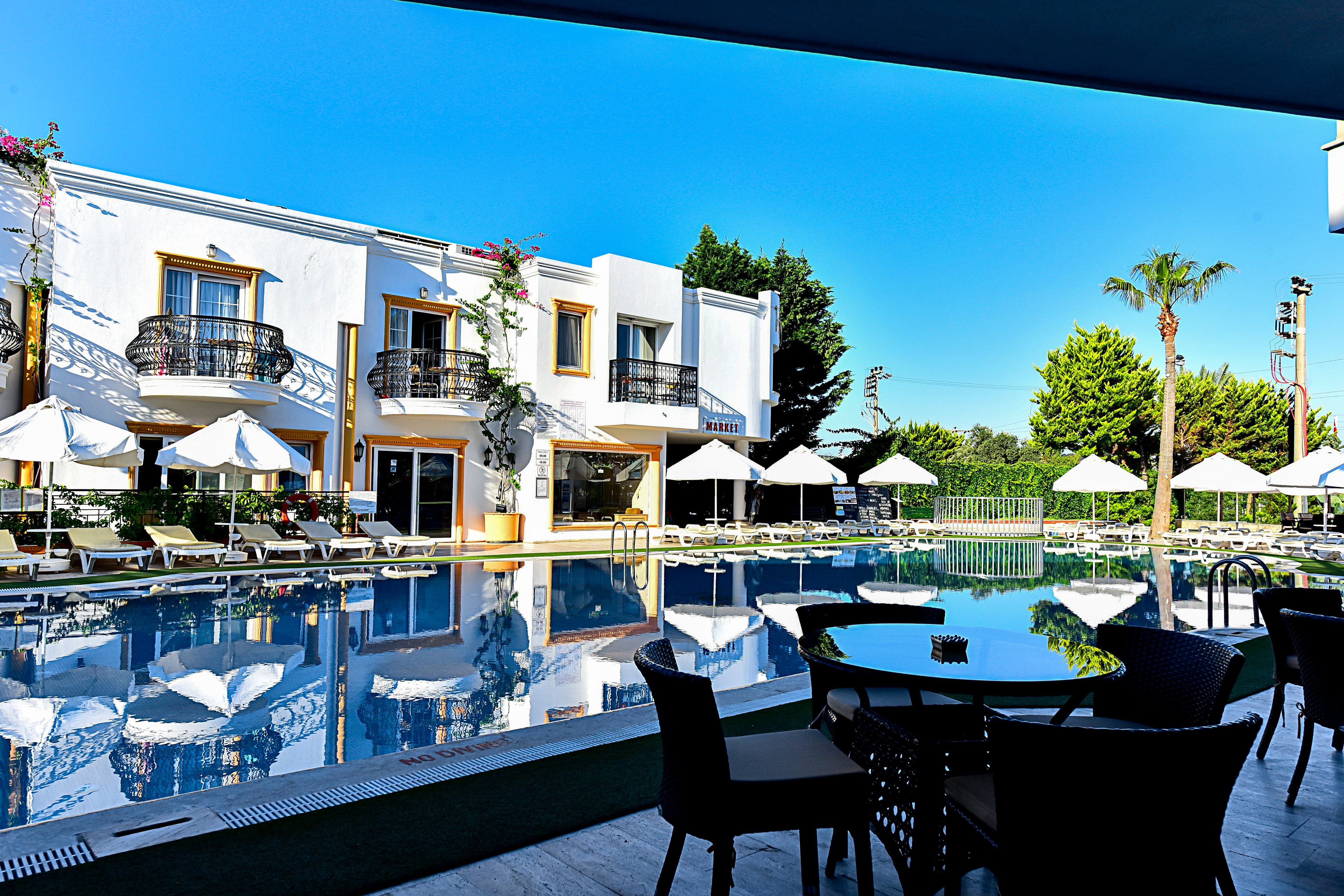 Tropicana Beach Apartments