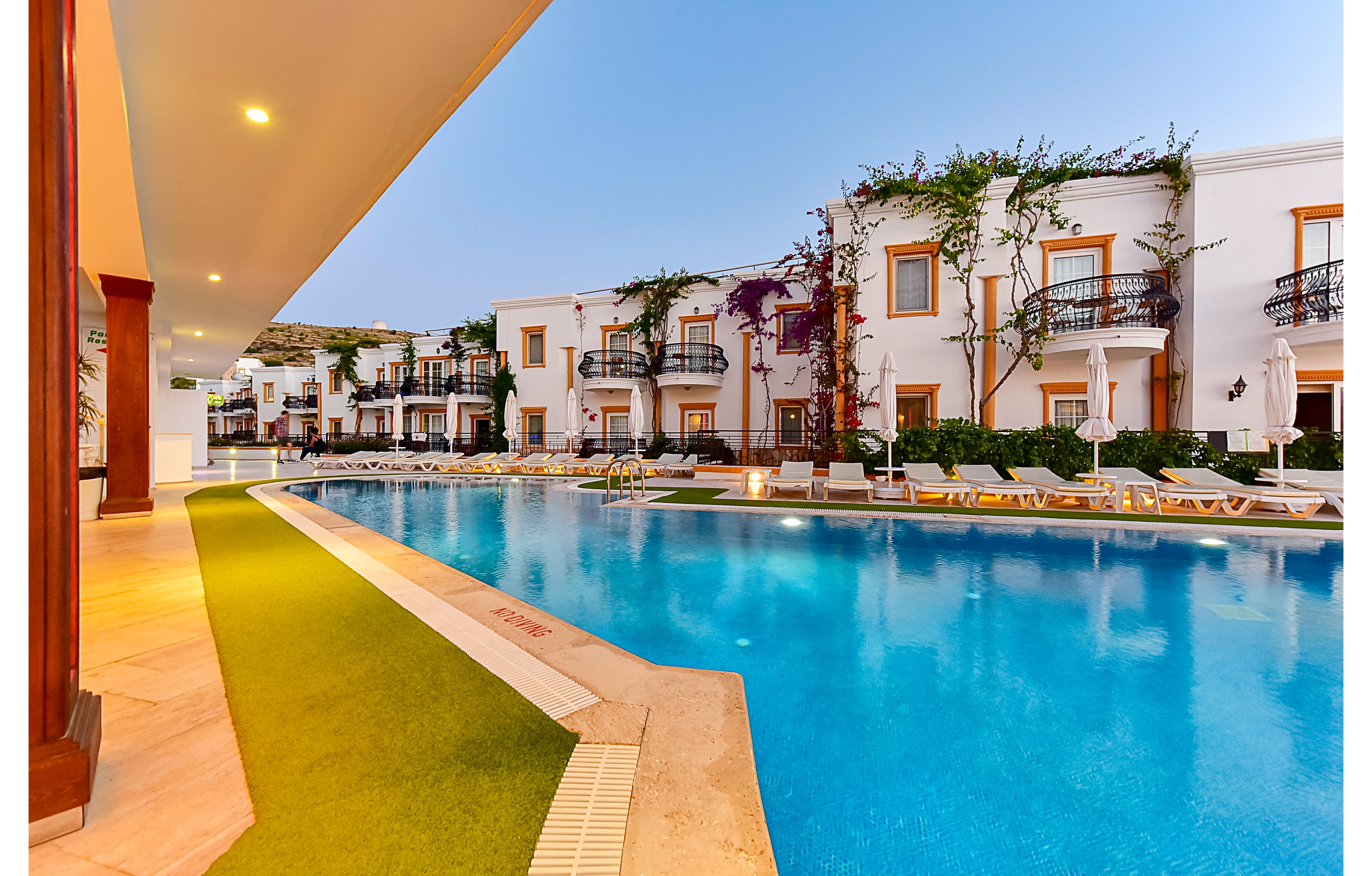 Tropicana Beach Apartments