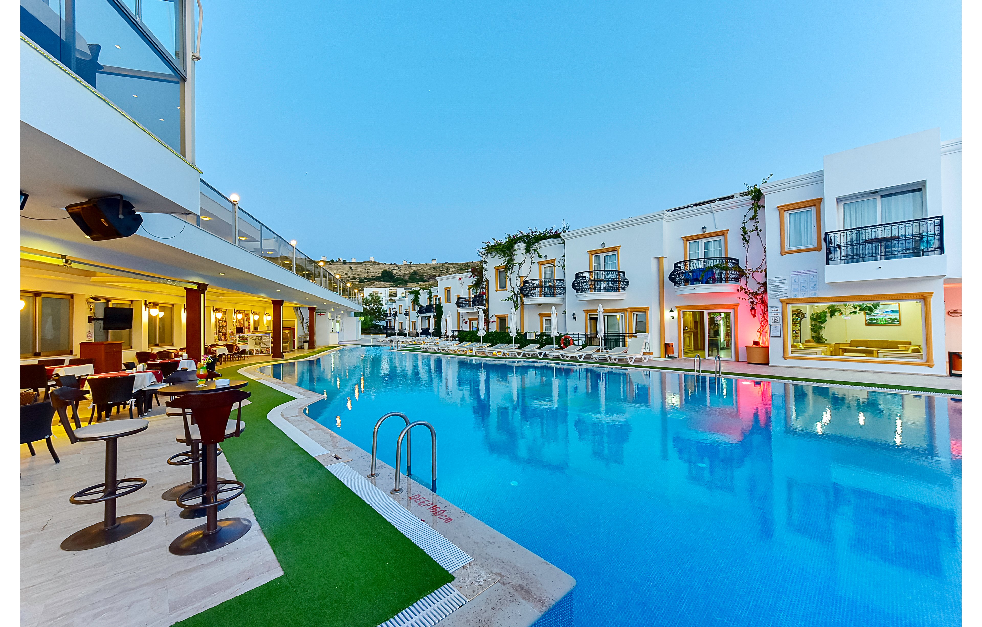 Tropicana Beach Apartments