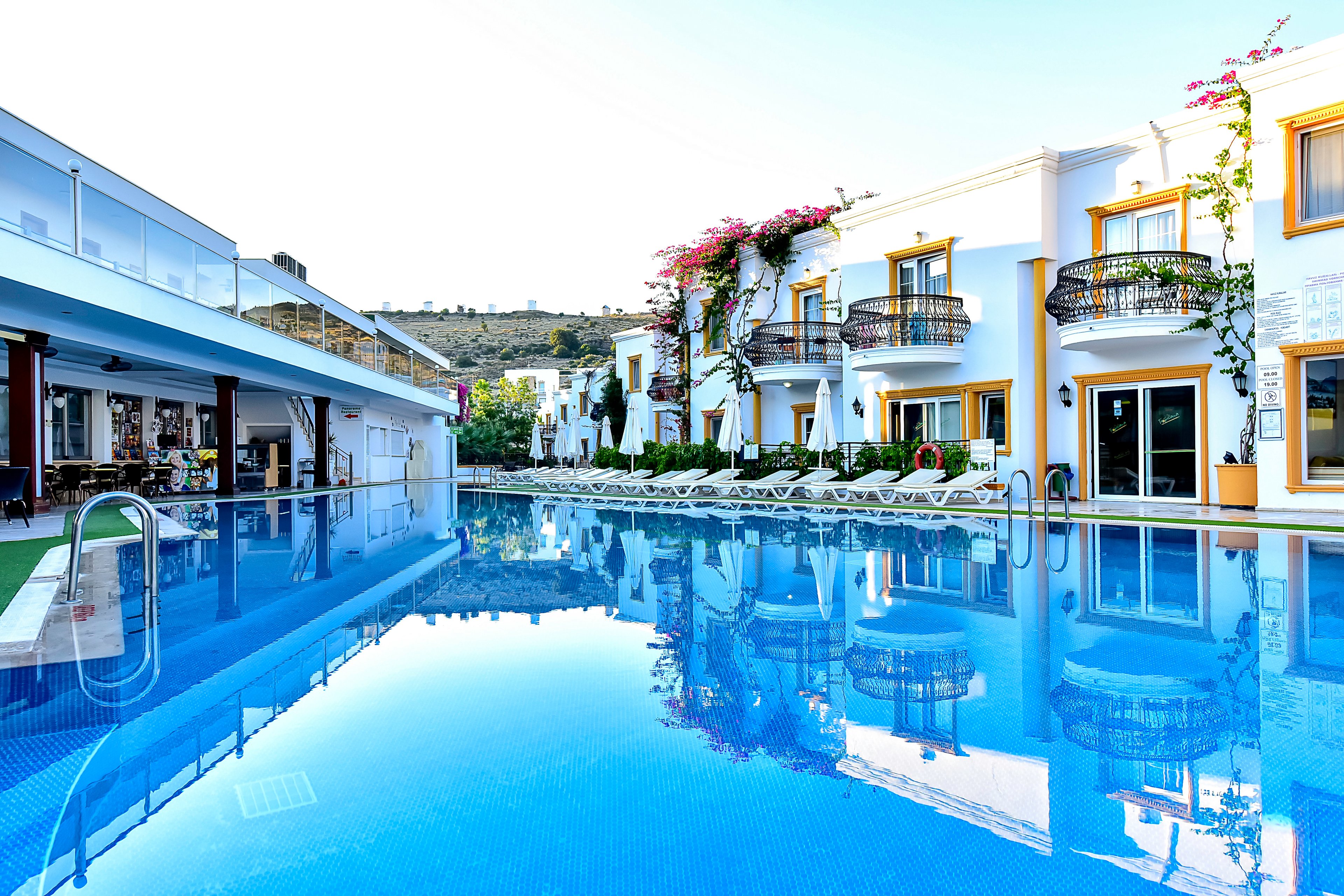 Tropicana Beach Apartments