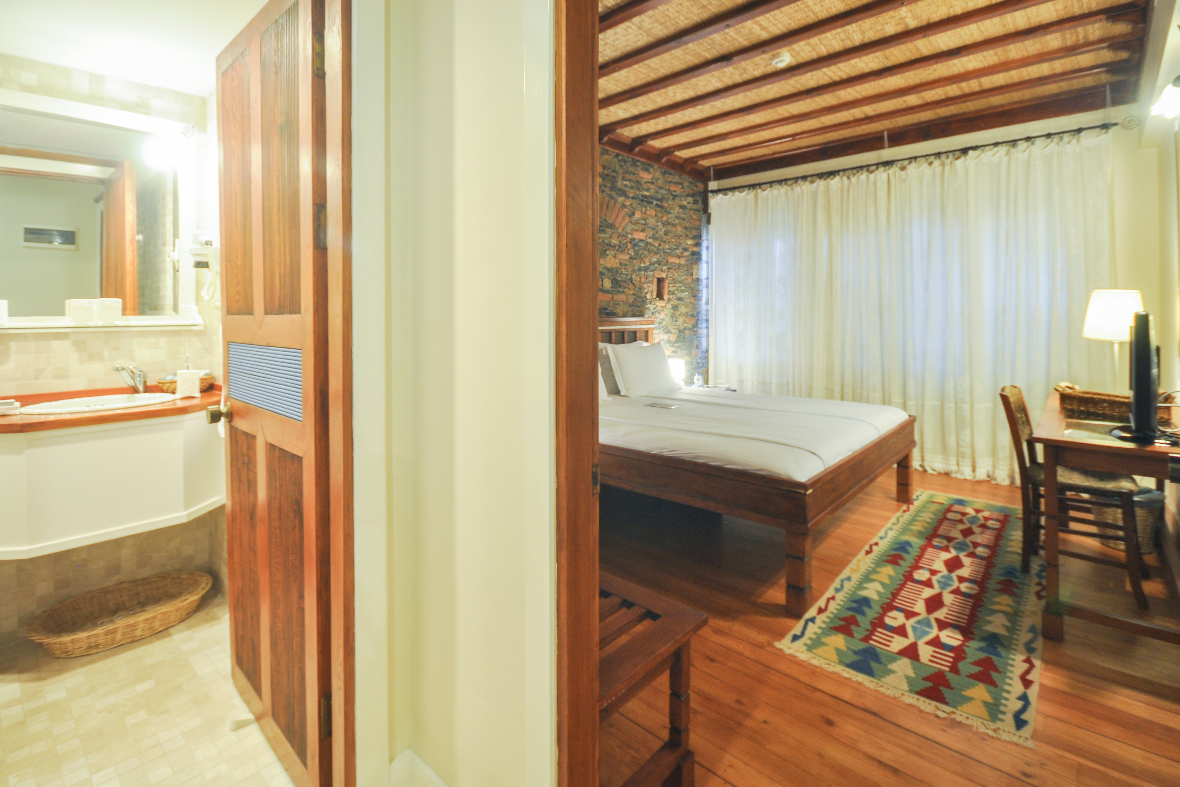 El Vino Hotel & Suites