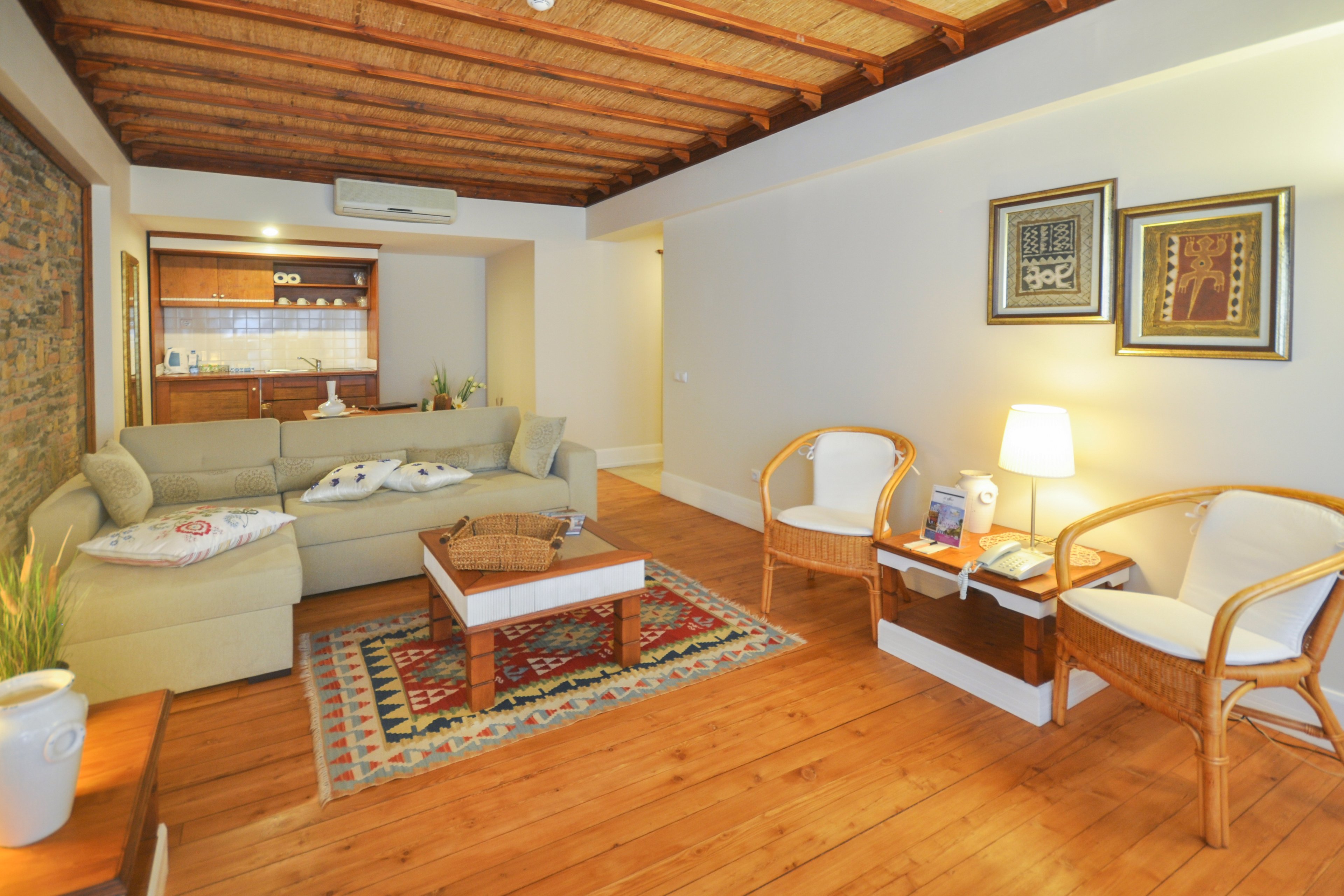 El Vino Hotel & Suites