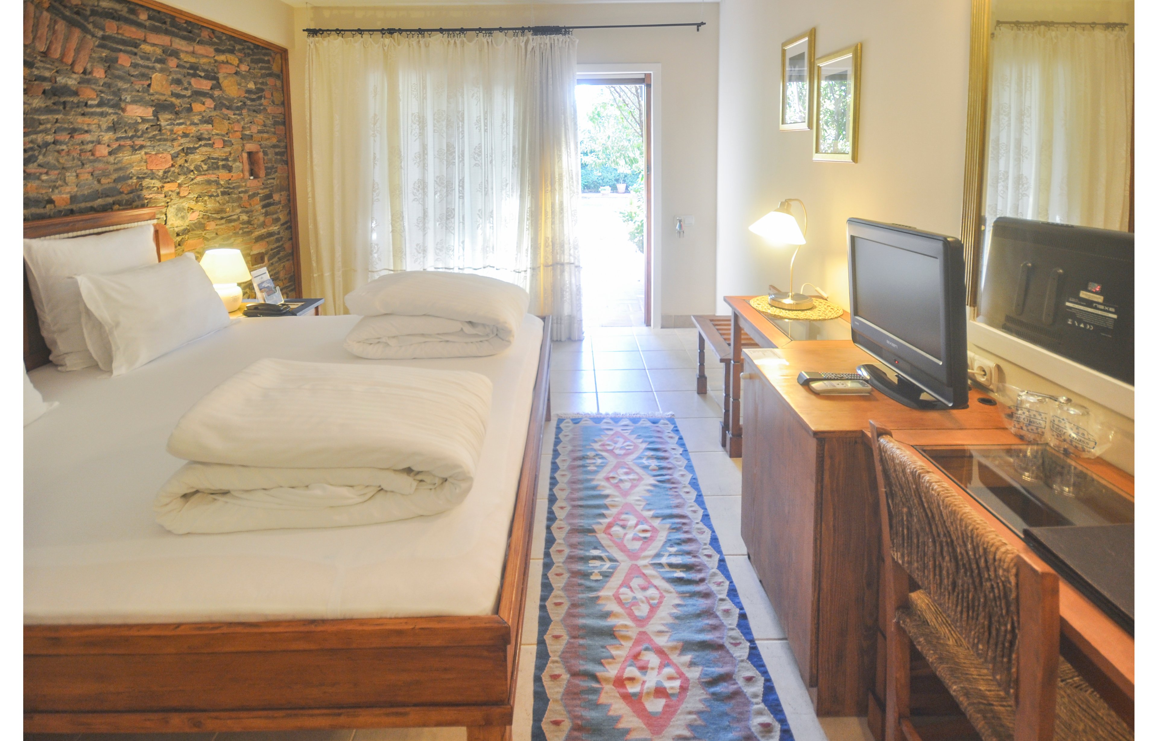 El Vino Hotel & Suites