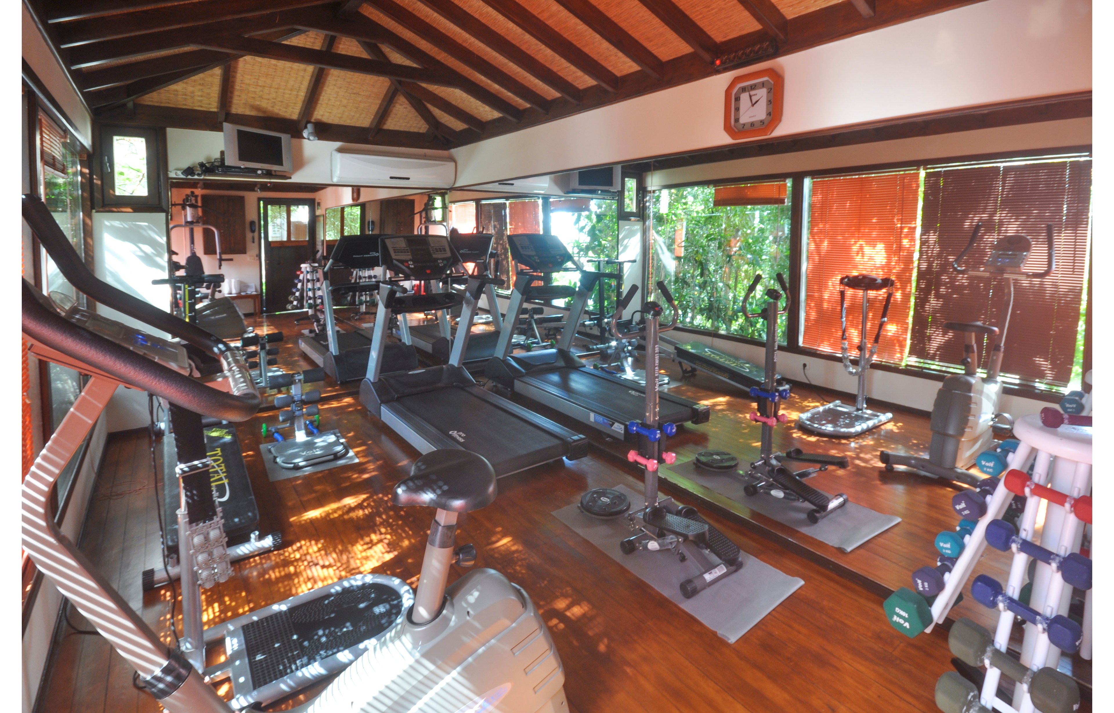 El Vino Hotel & Suites