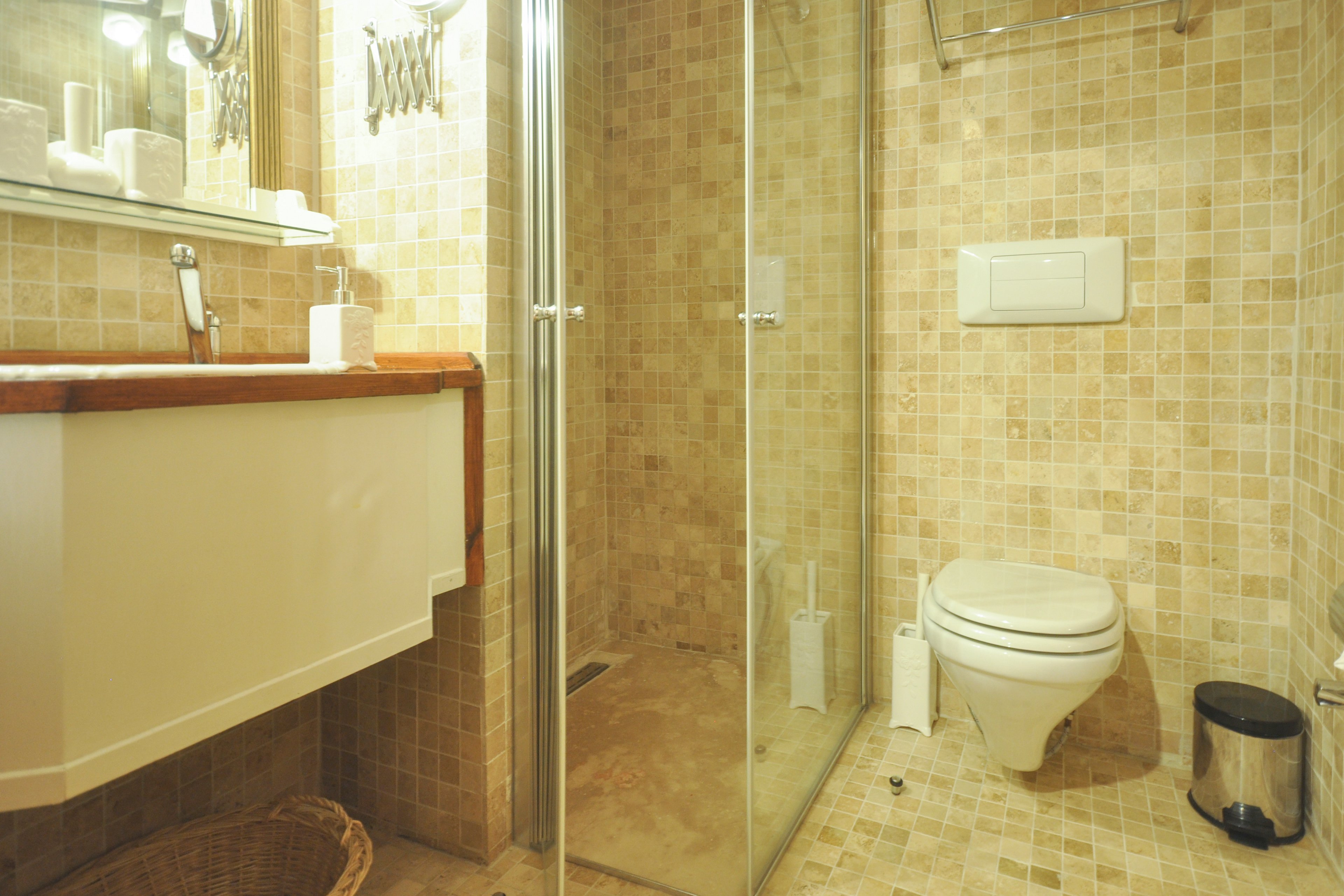 El Vino Hotel & Suites