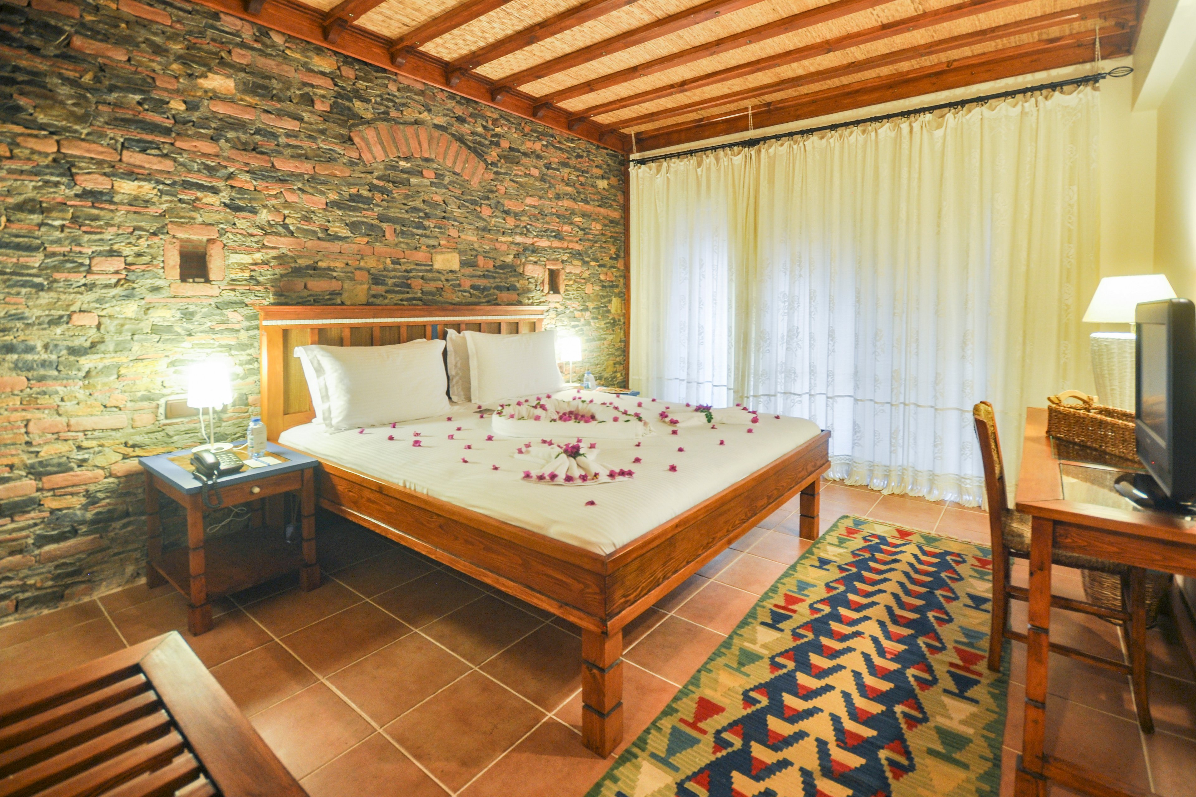 El Vino Hotel & Suites