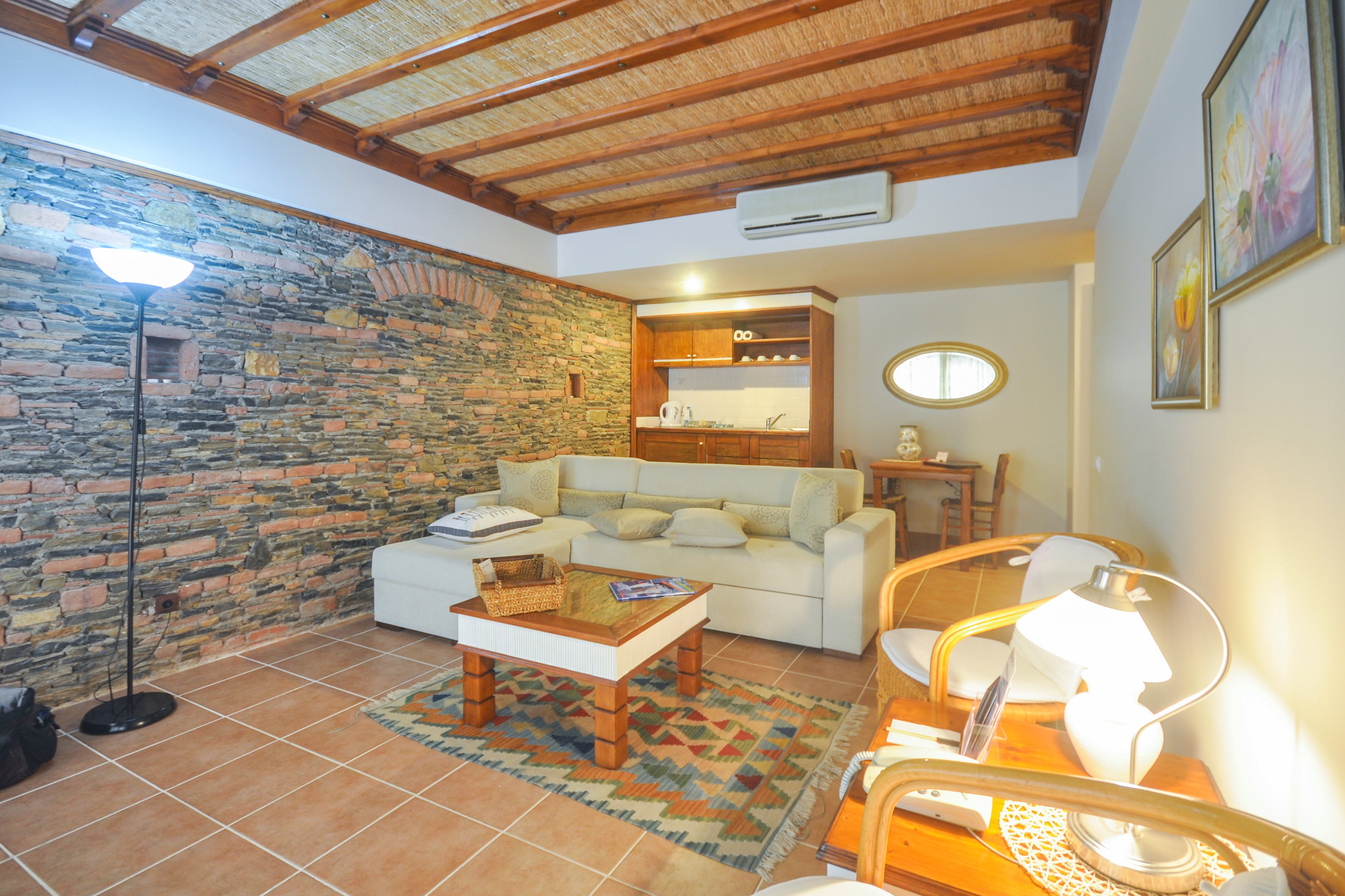 El Vino Hotel & Suites