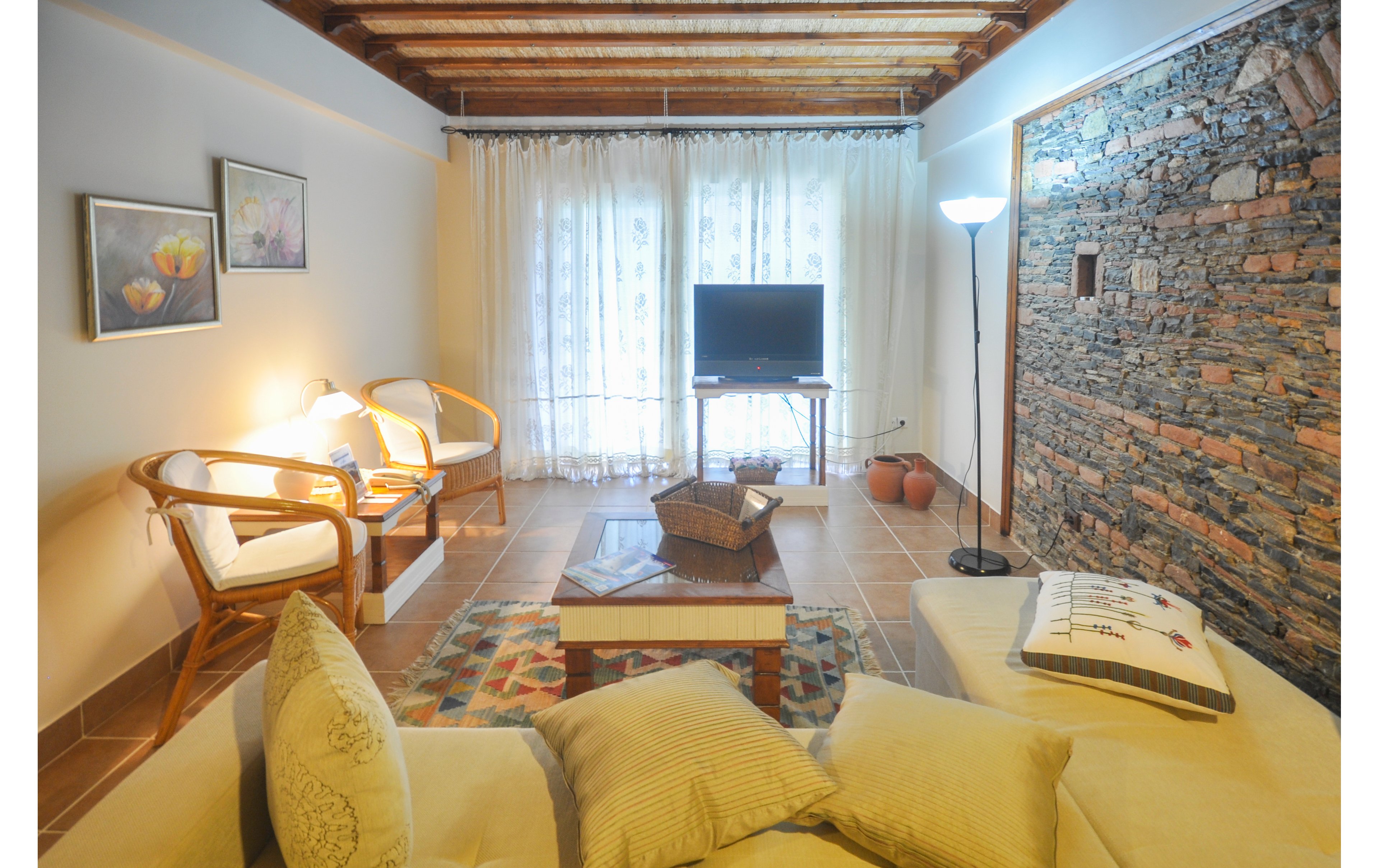 El Vino Hotel & Suites