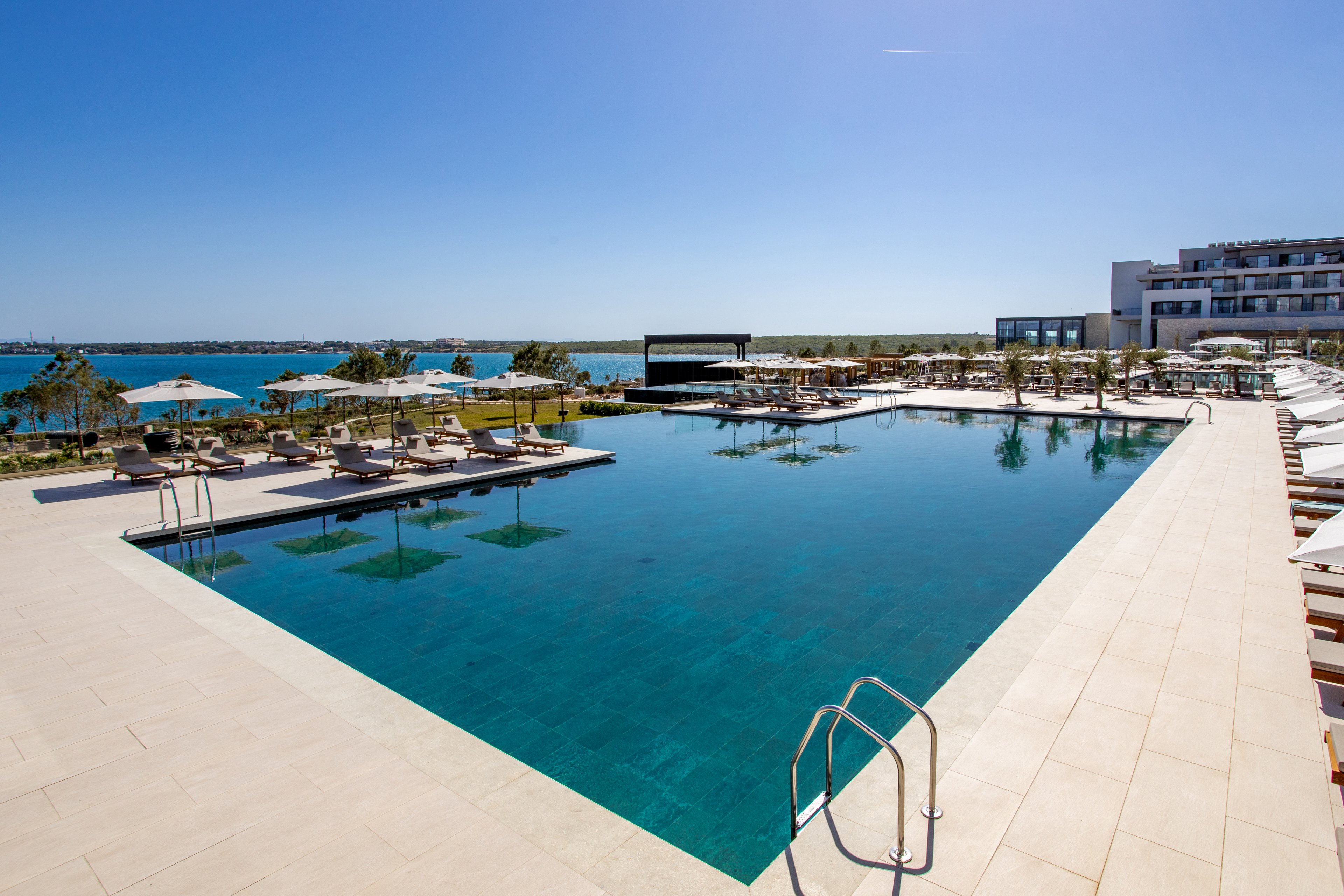 Anda Barut Collection