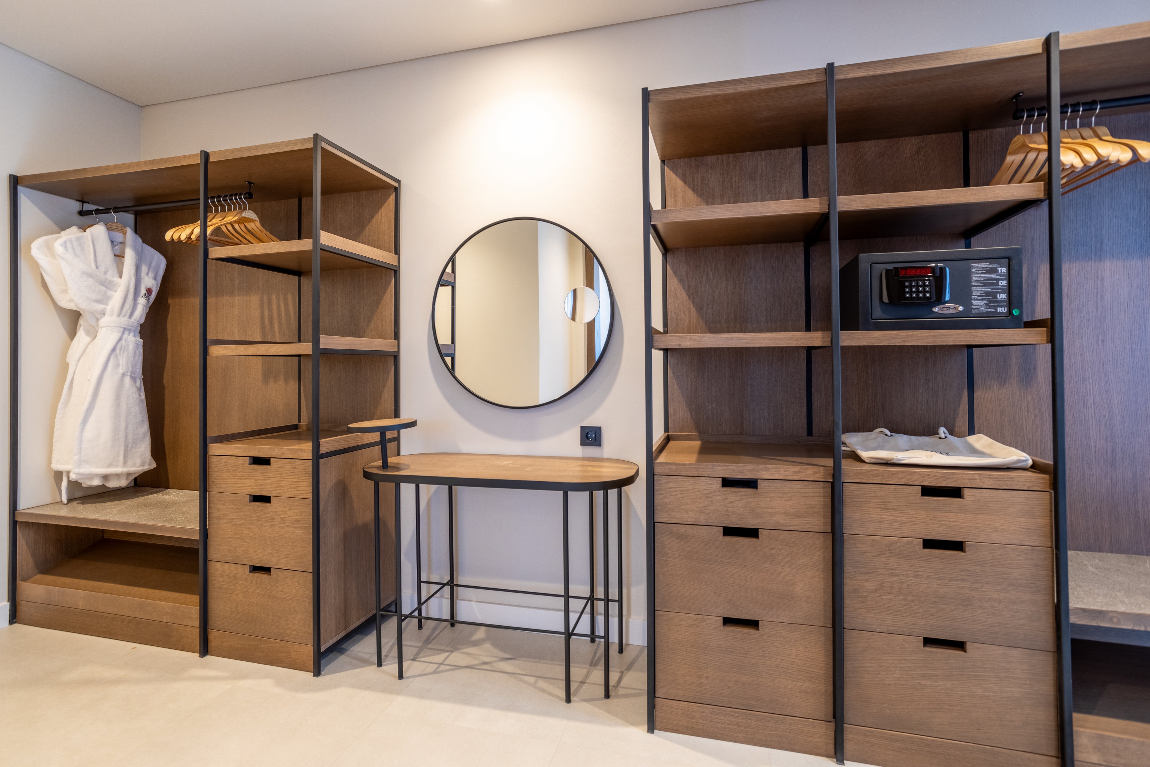 Anda Barut Collection