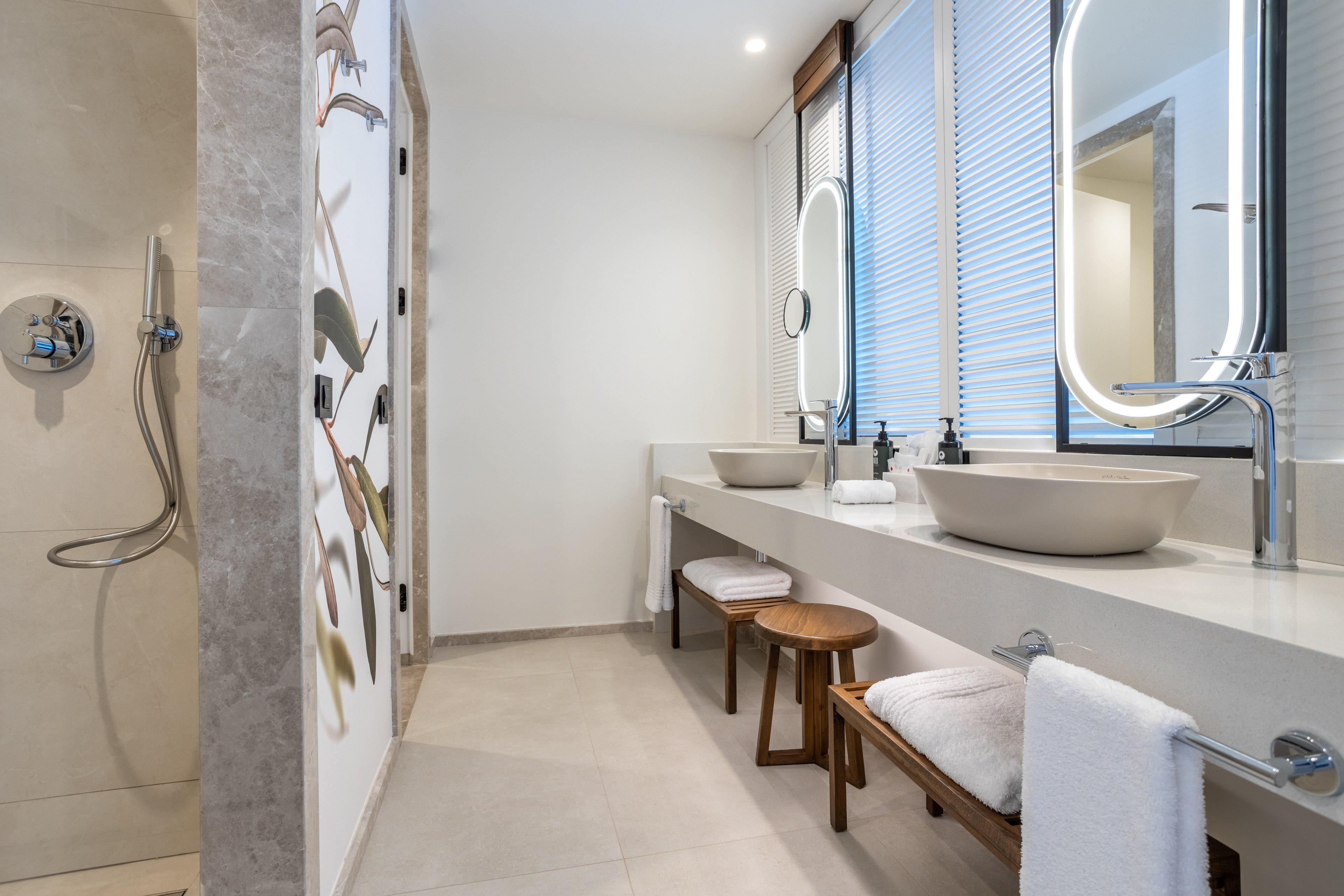 Anda Barut Collection