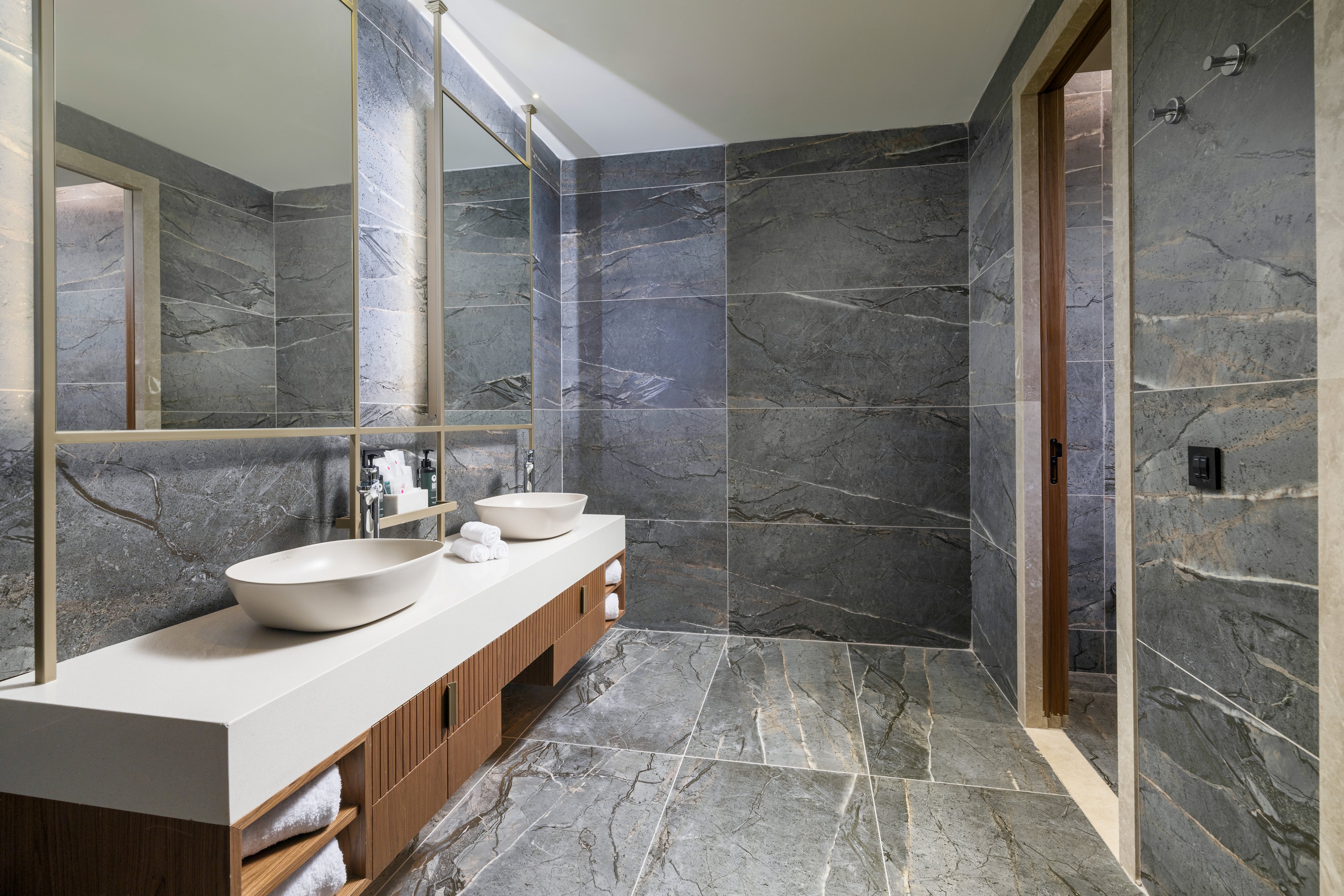 Anda Barut Collection.