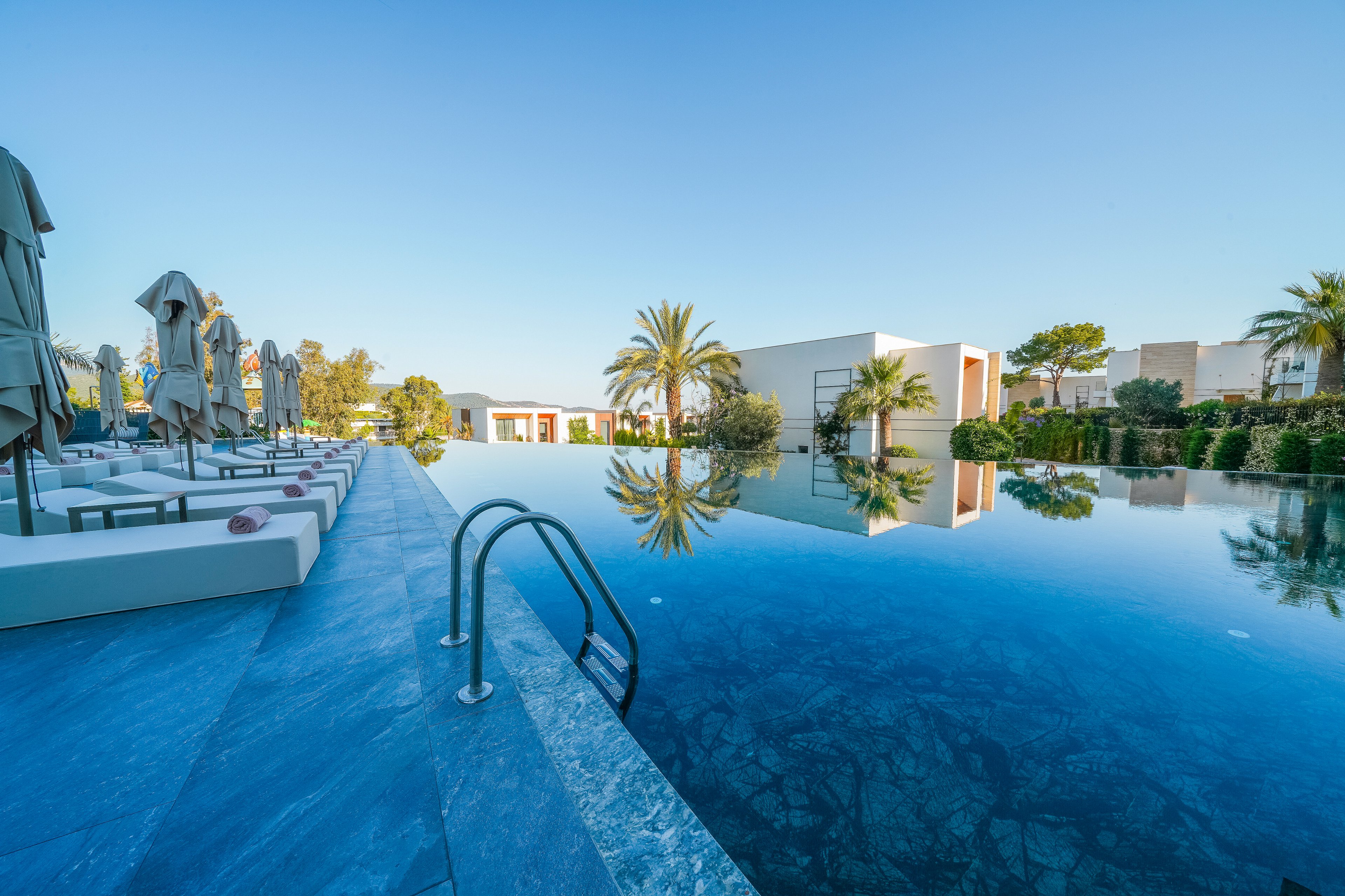 The Norm Collection Door'a