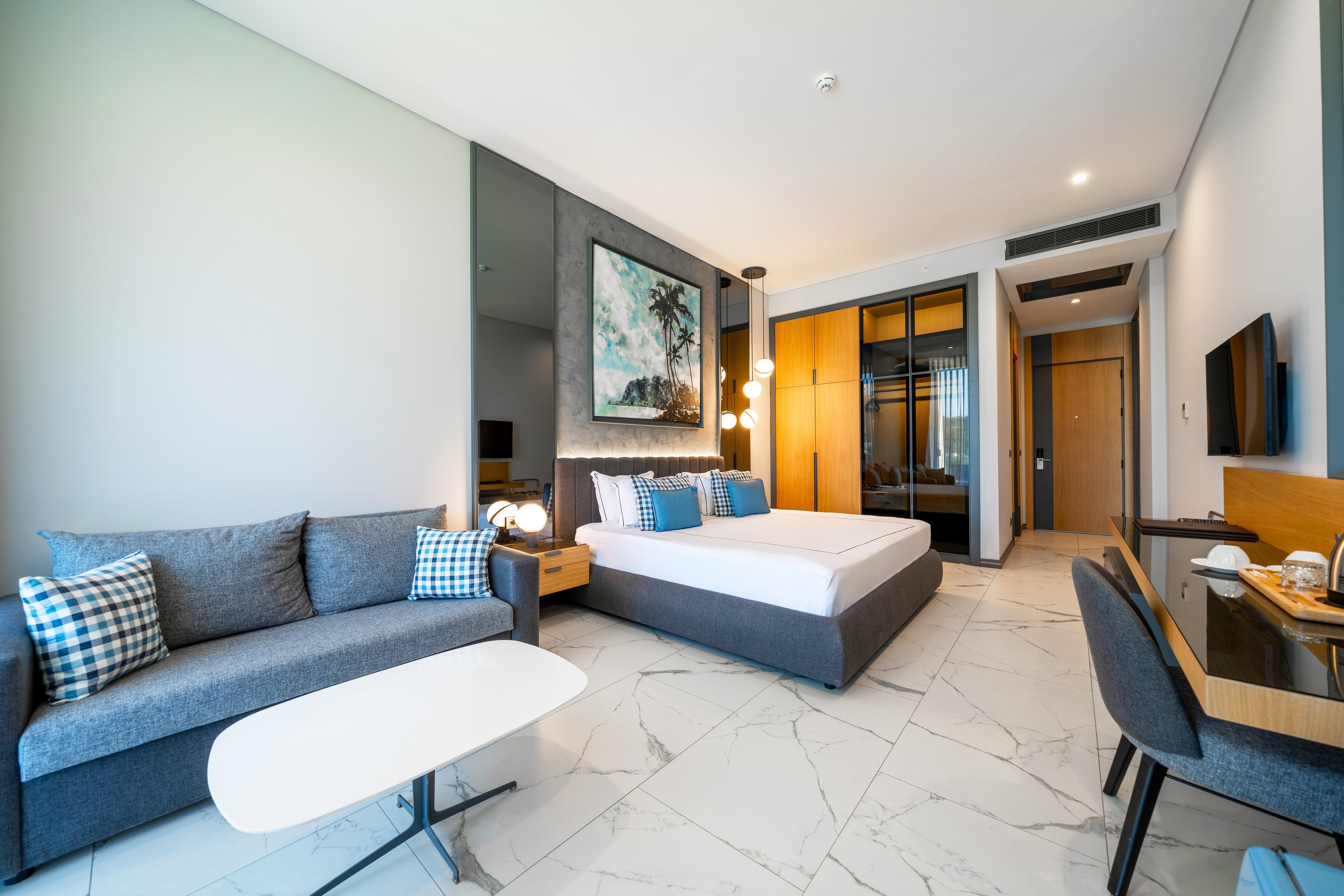 The Norm Collection Door'a