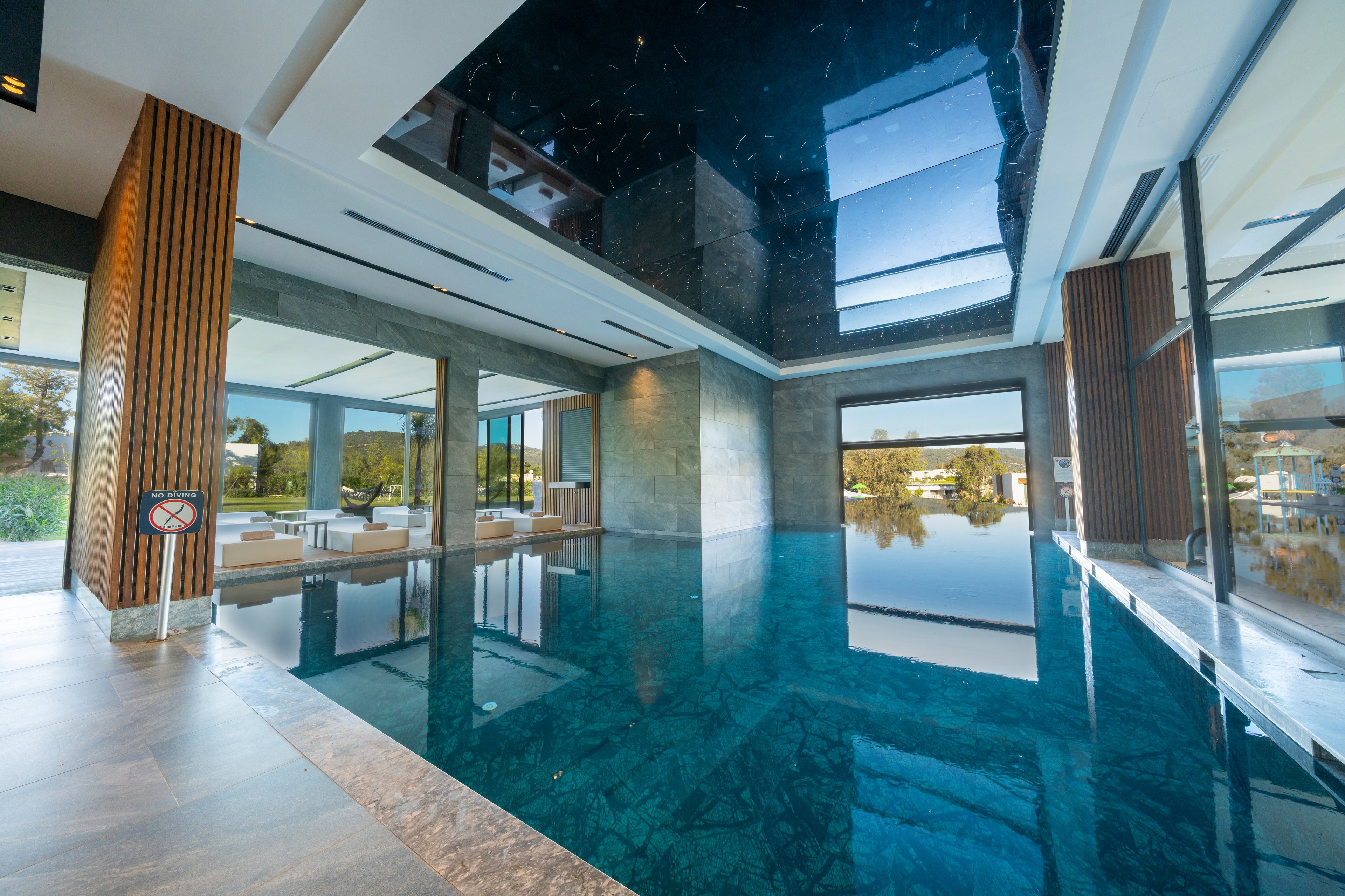 The Norm Collection Door'a