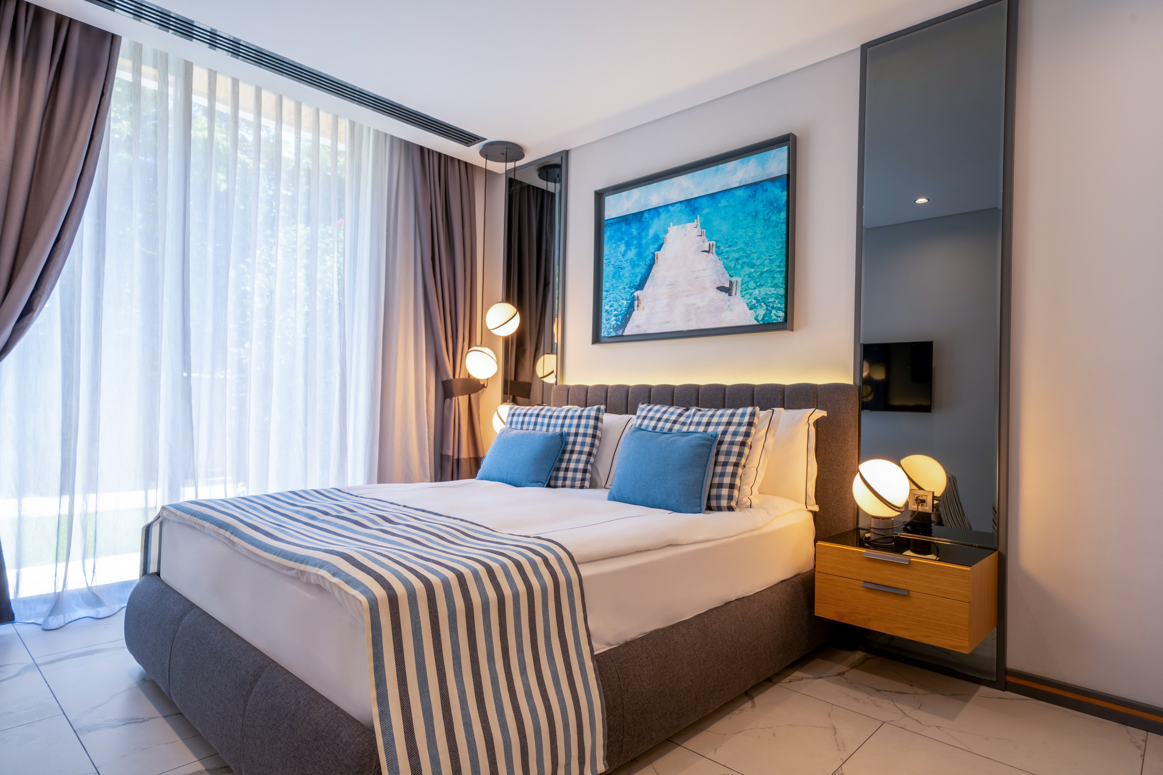 The Norm Collection Door'a