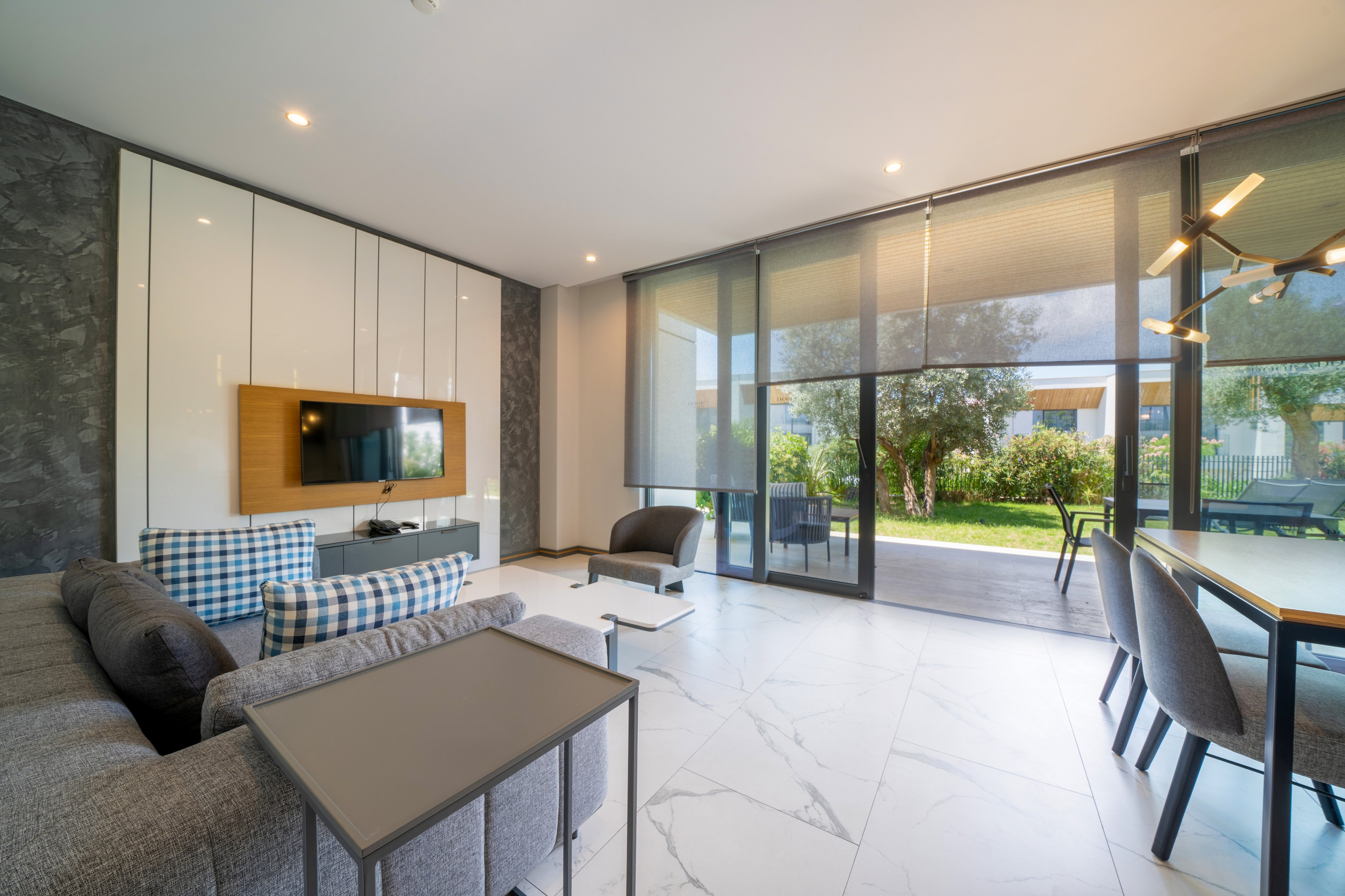 The Norm Collection Door'a