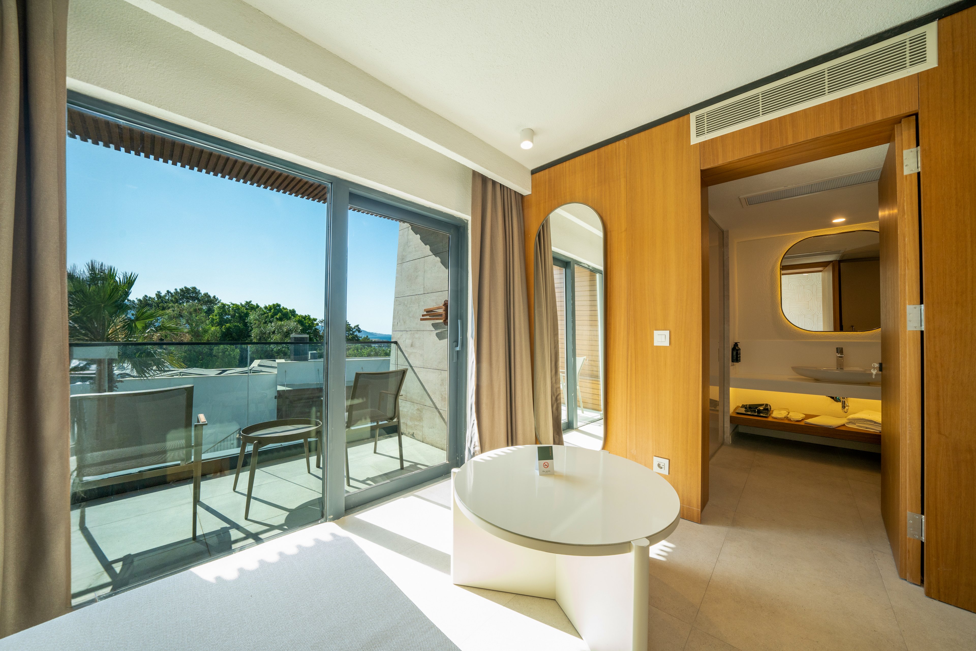 The Norm Collection Door'a