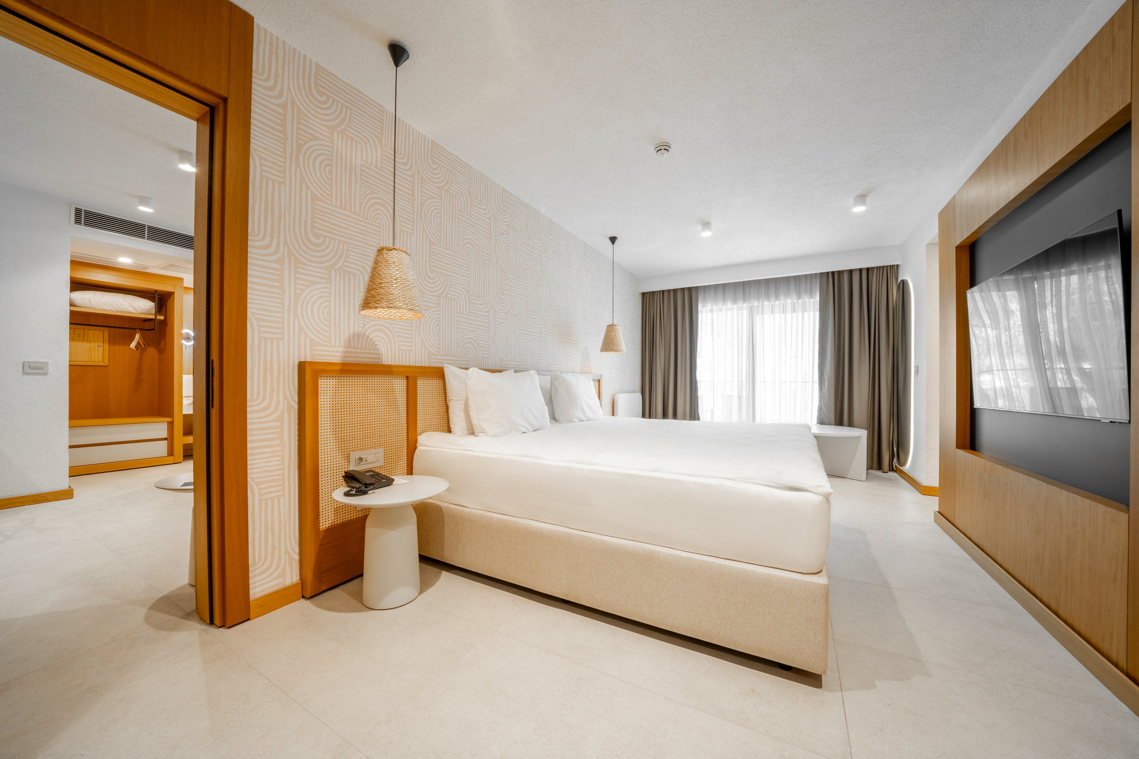 The Norm Collection Door'a