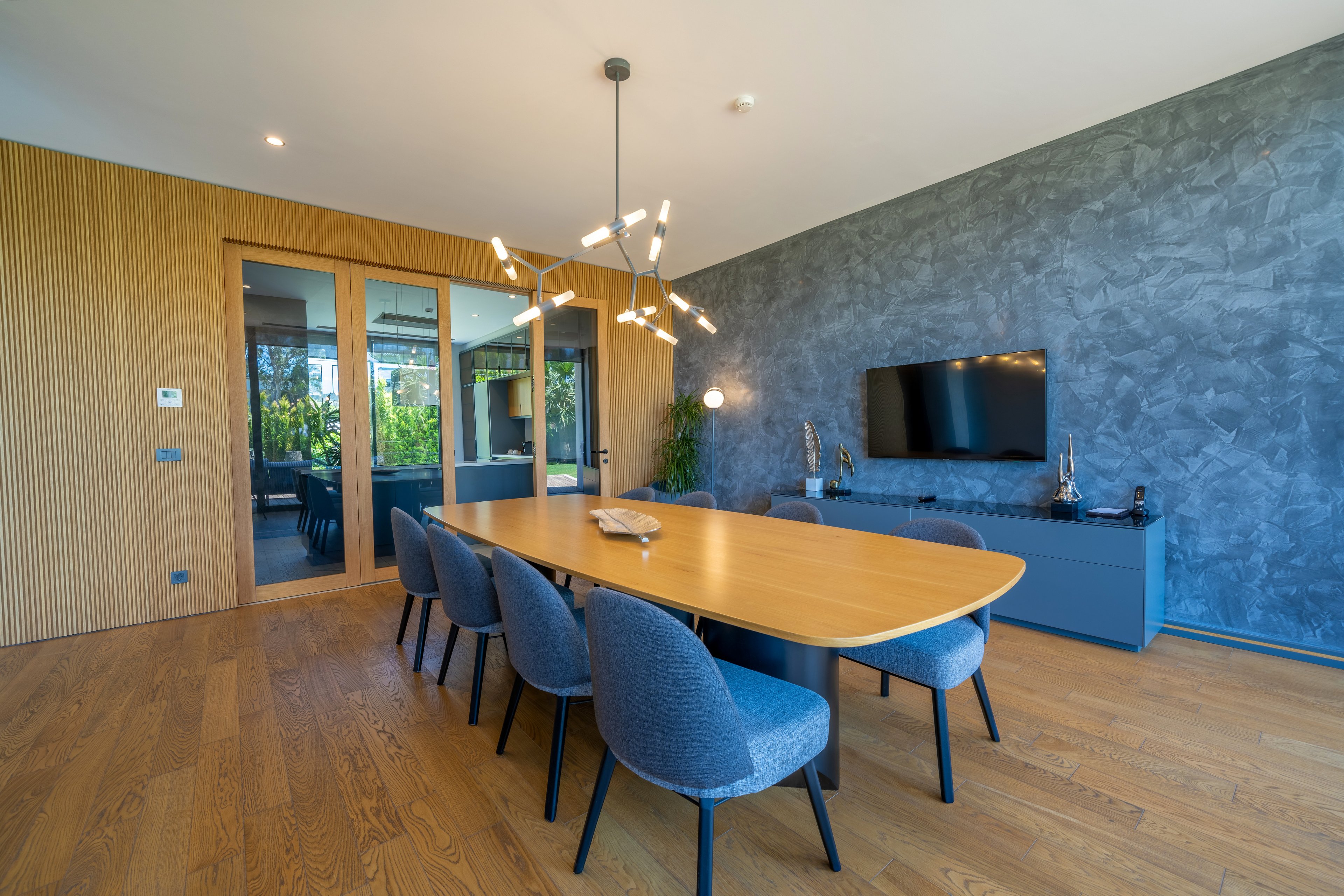 The Norm Collection Door'a