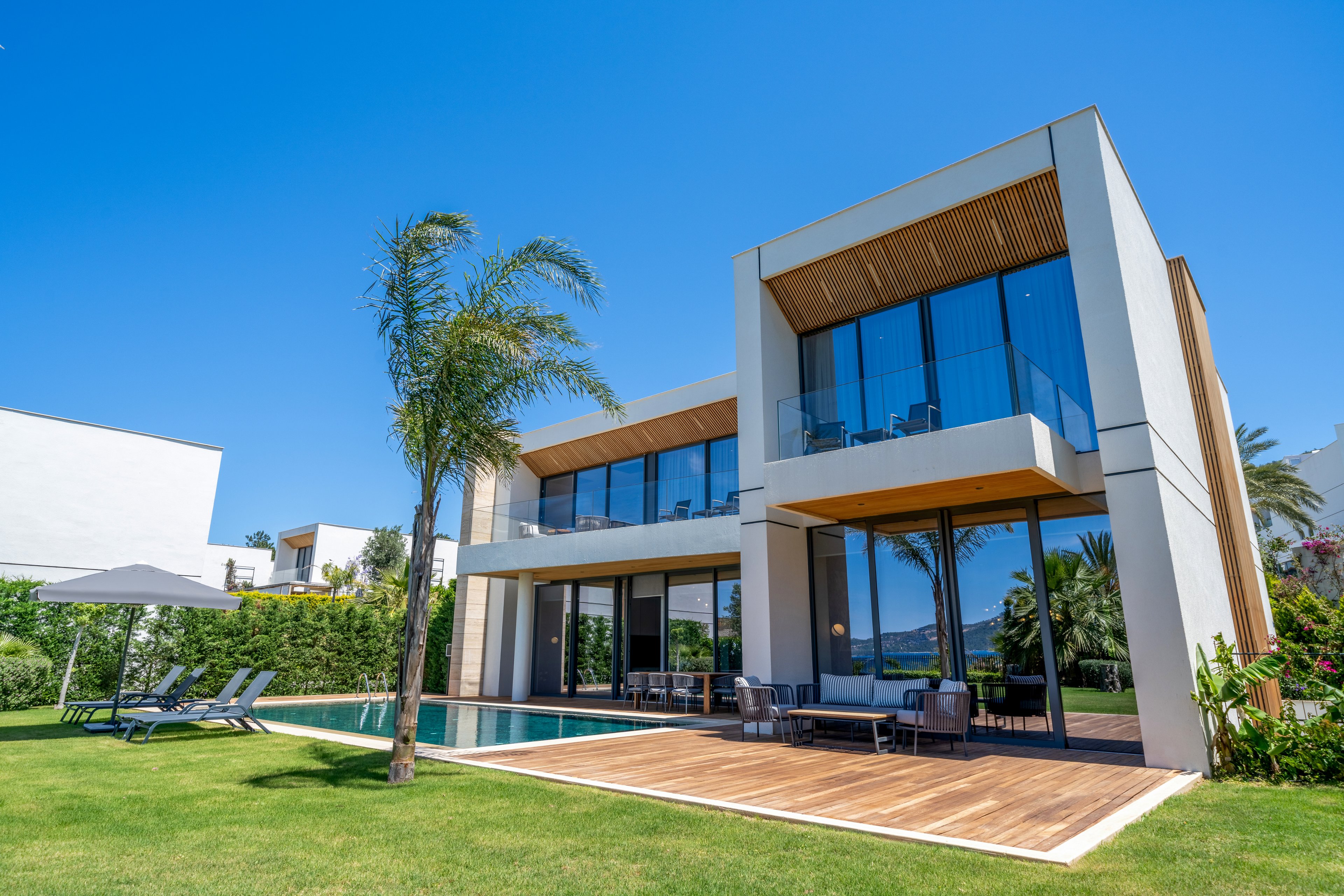 The Norm Collection Door'a