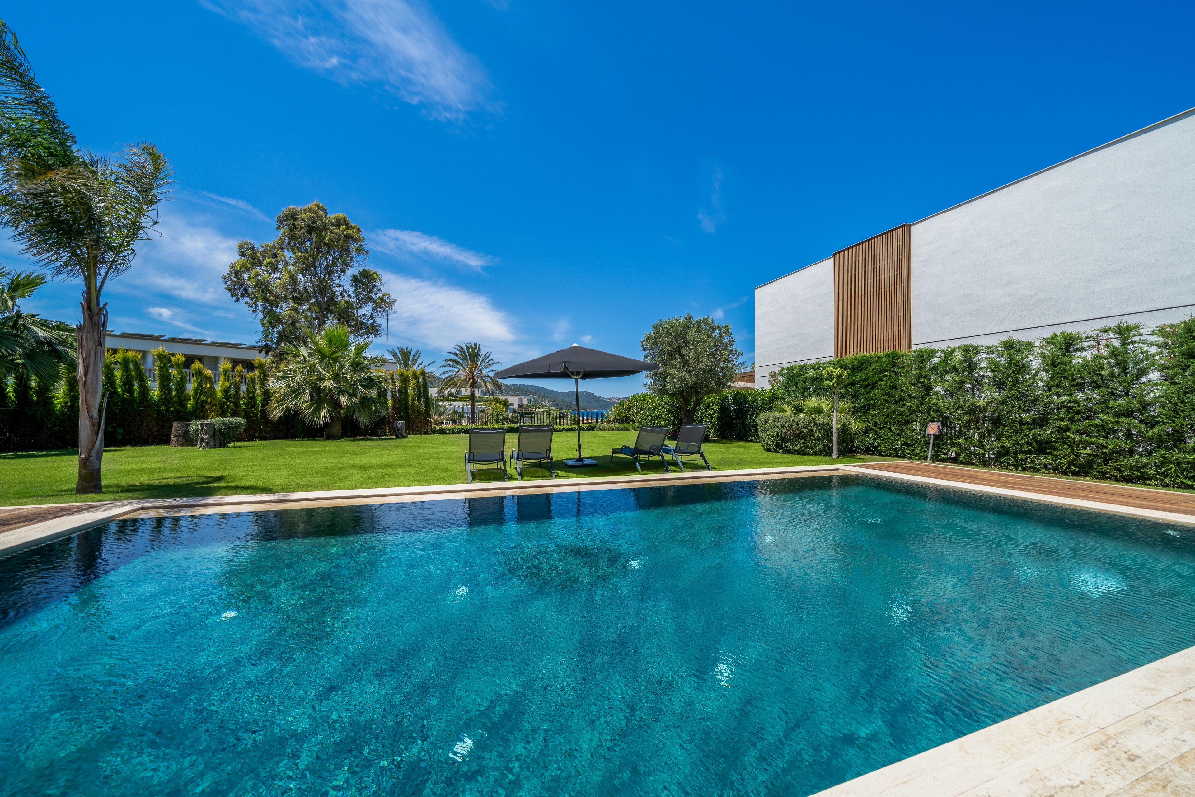 The Norm Collection Door'a