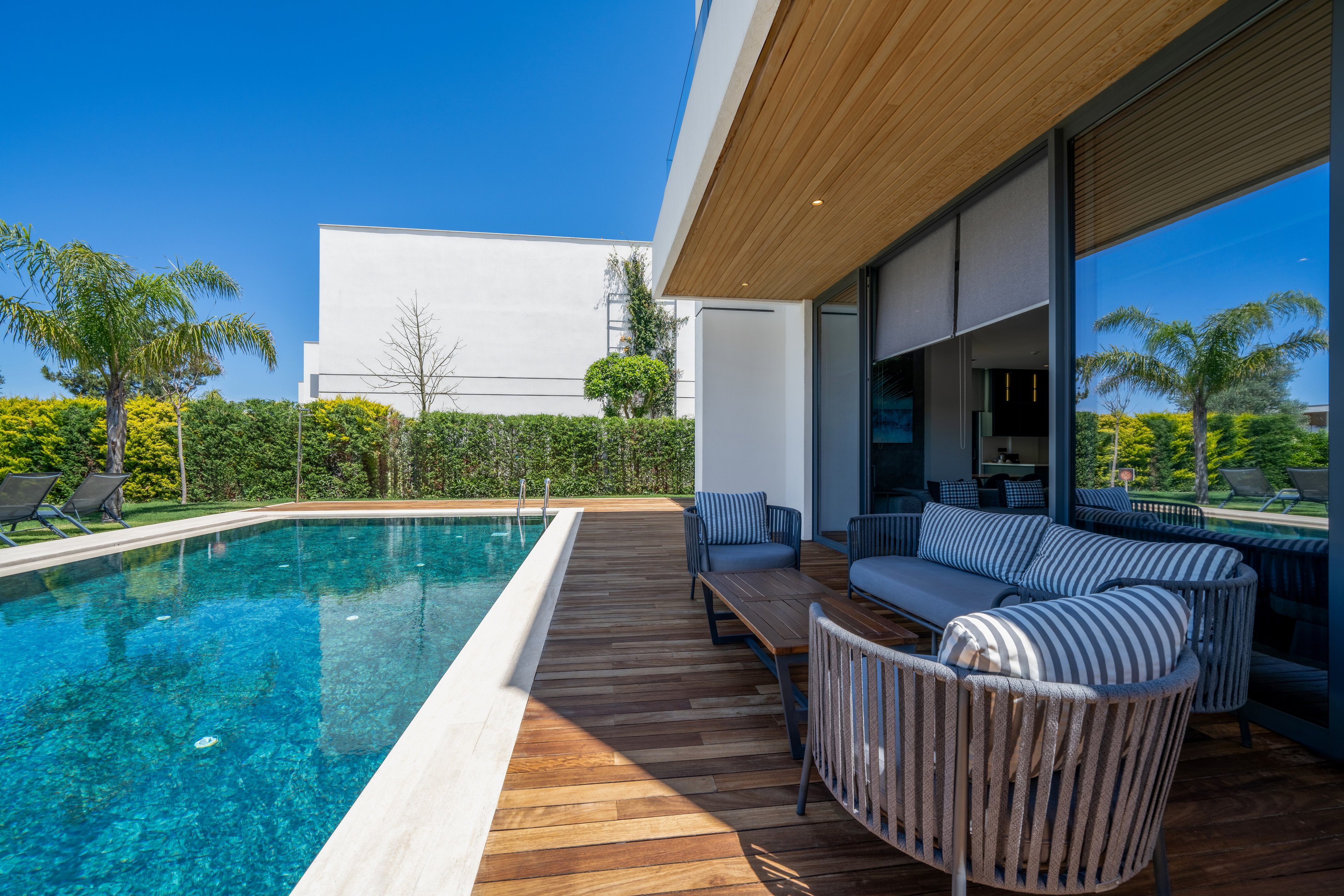 The Norm Collection Door'a