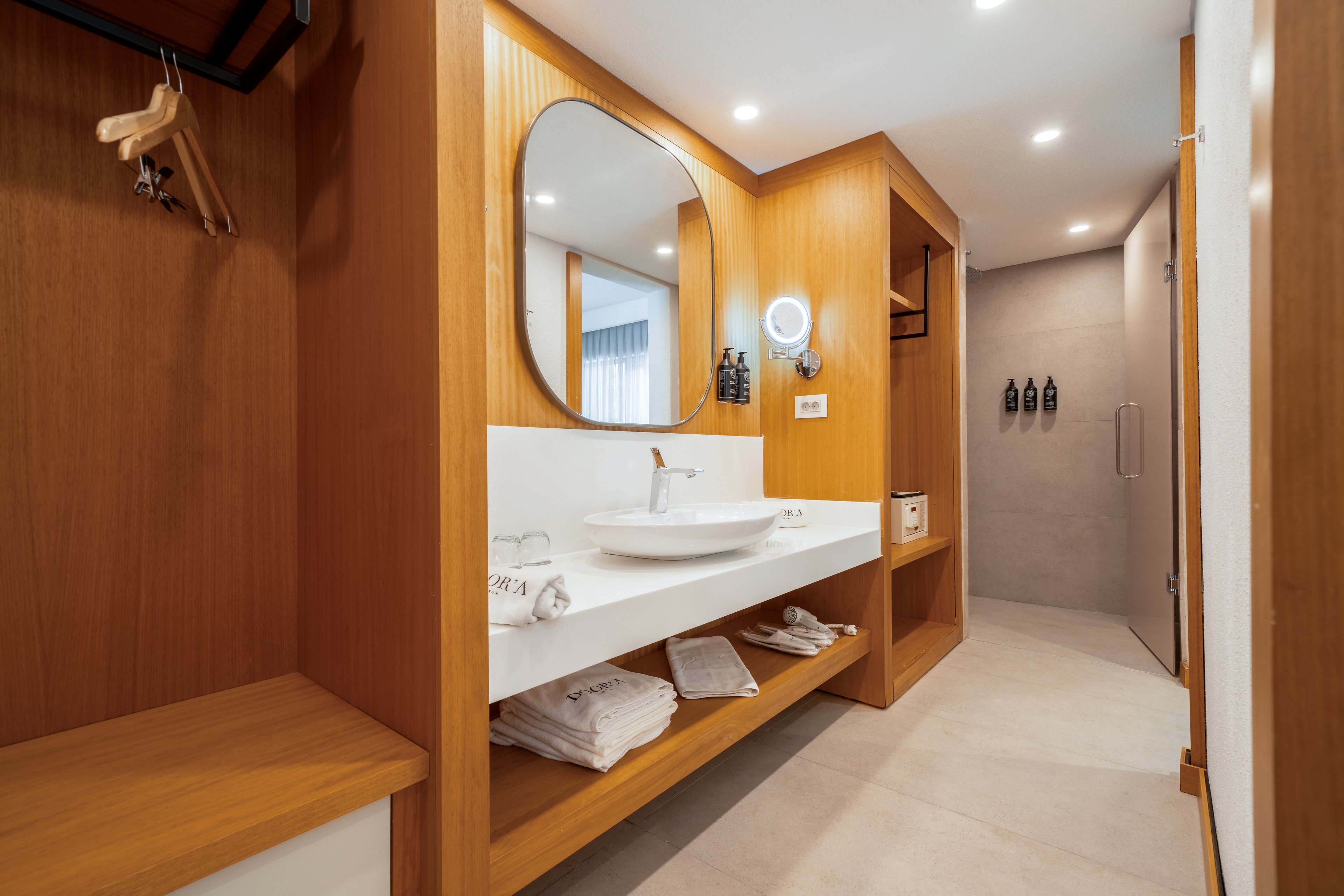 The Norm Collection Door'a