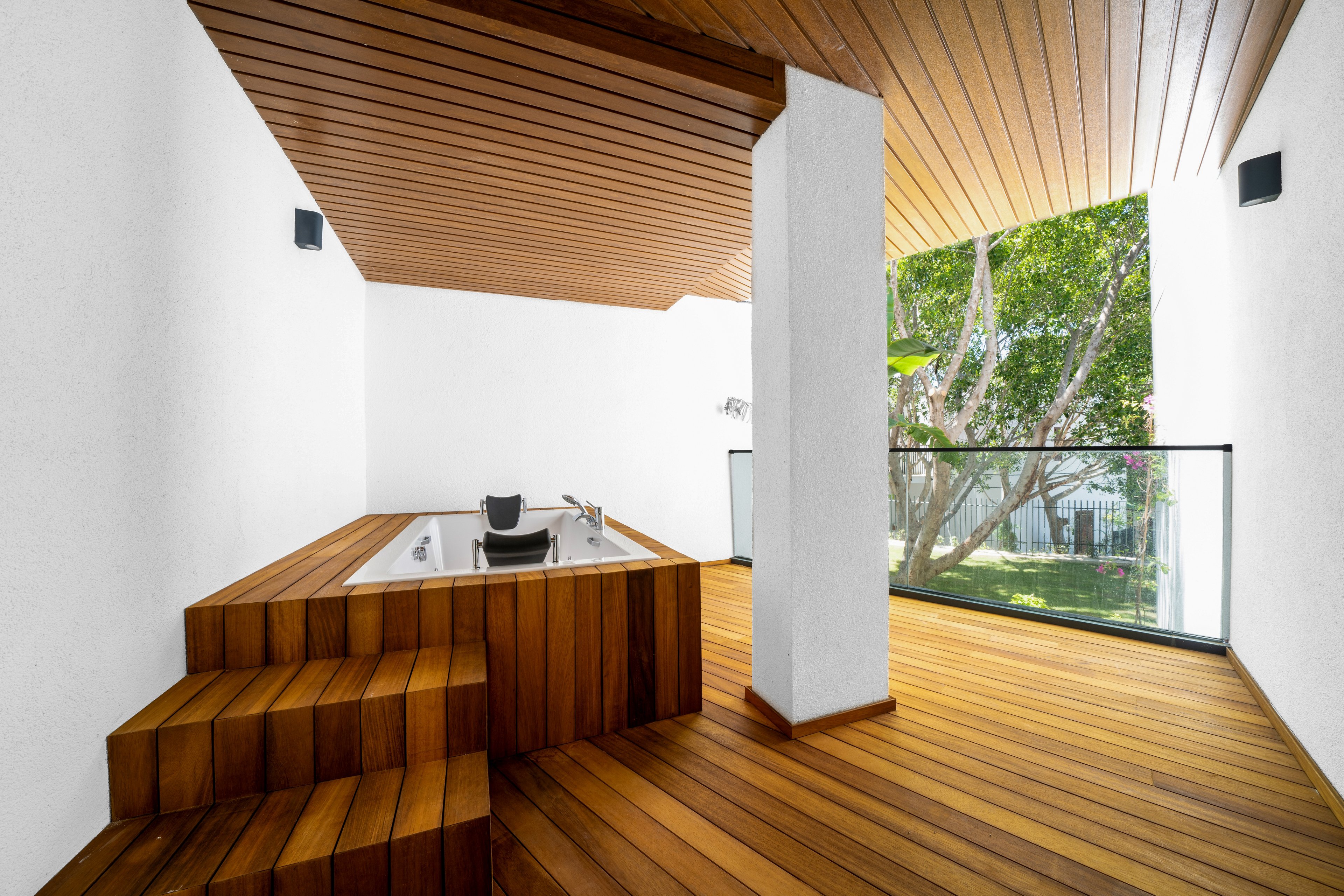 The Norm Collection Door'a