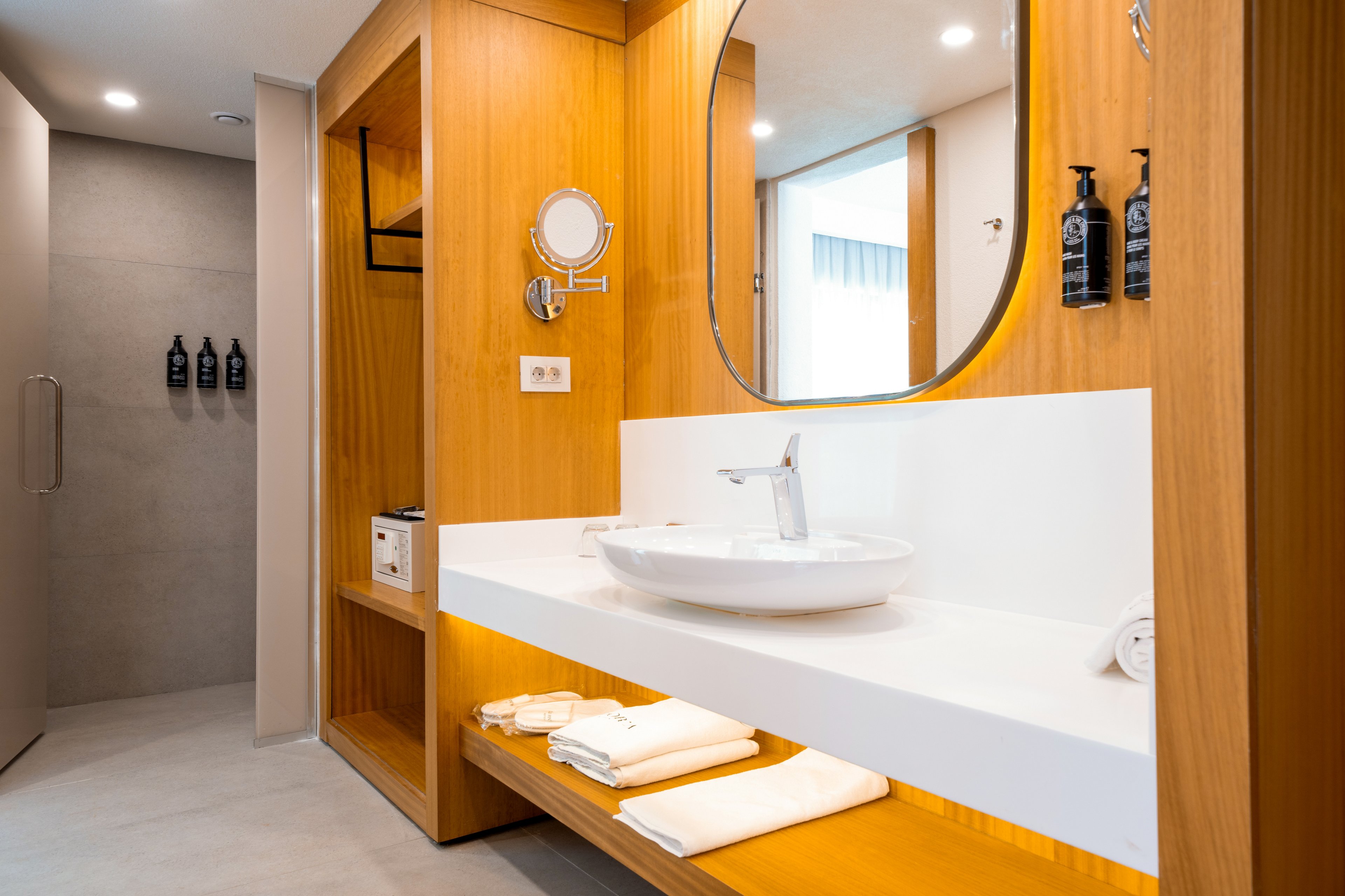 The Norm Collection Door'a