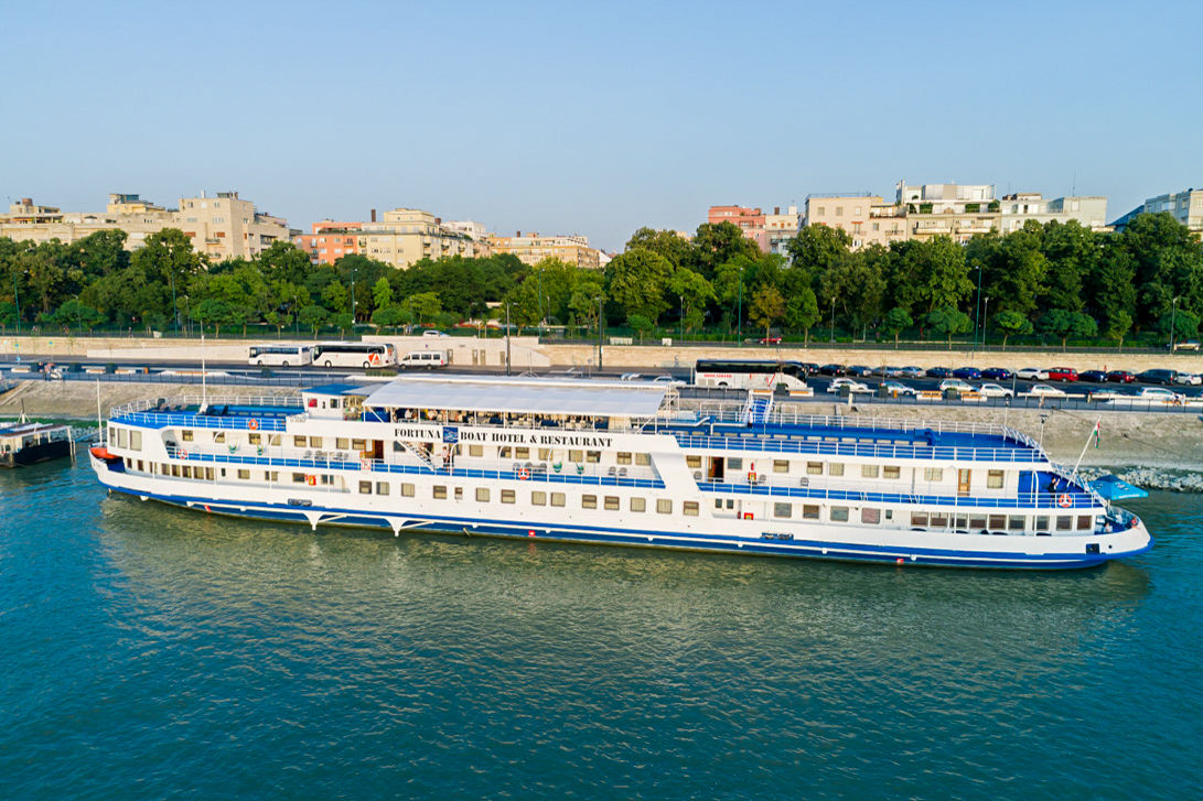 Fortuna Boat Hotel