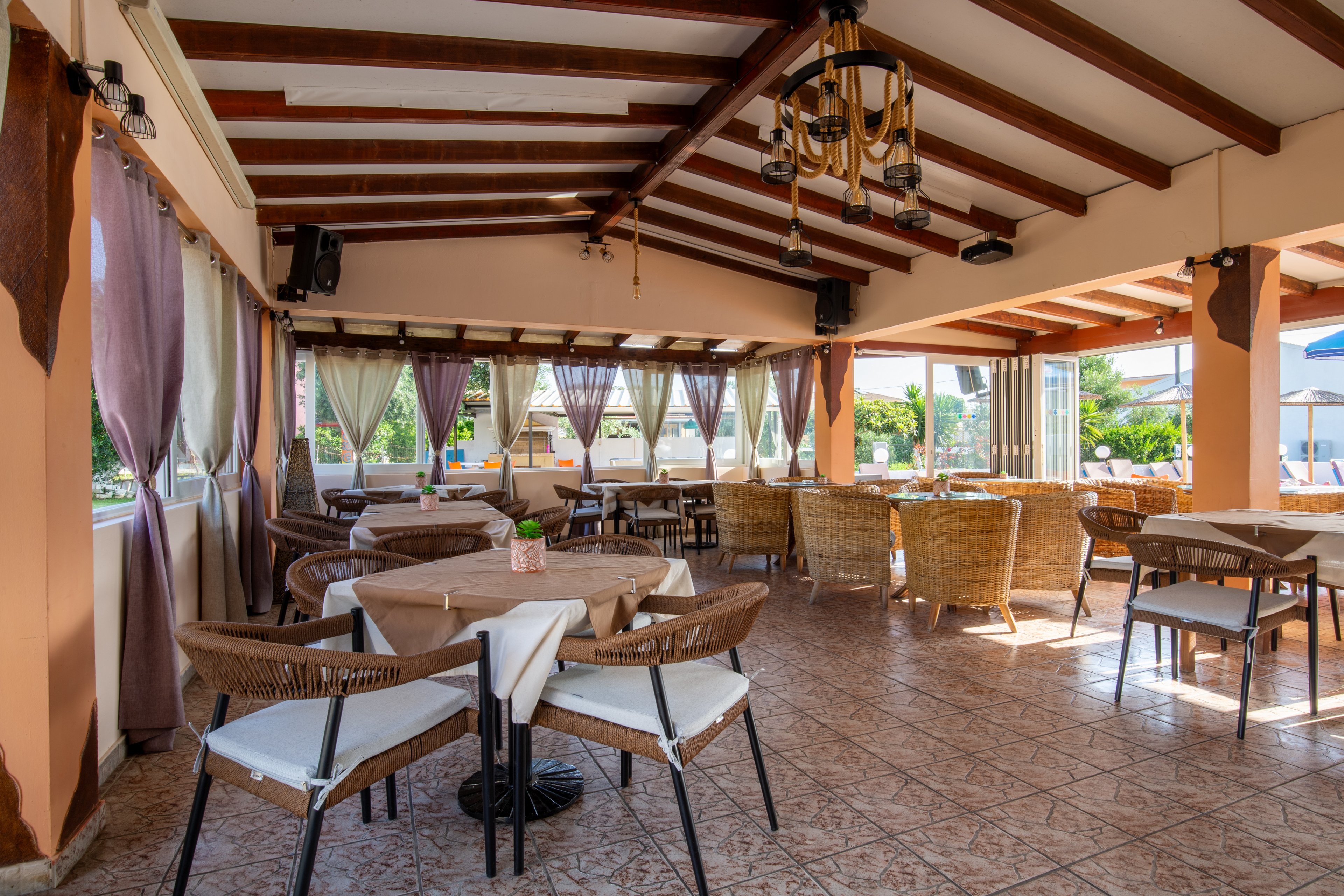 Luisa Studios & Apartments