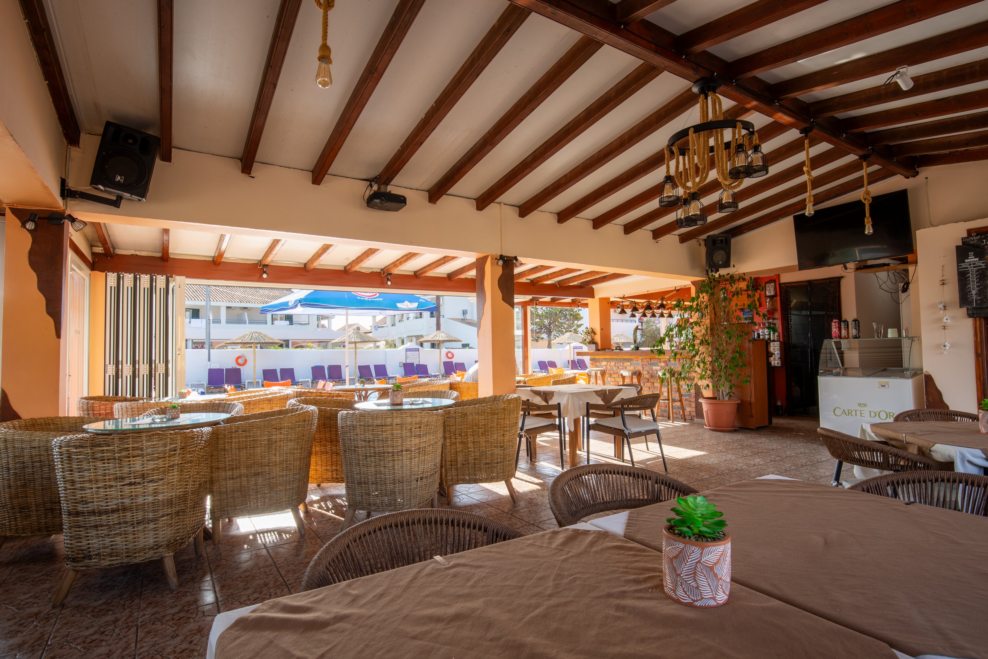 Luisa Studios & Apartments