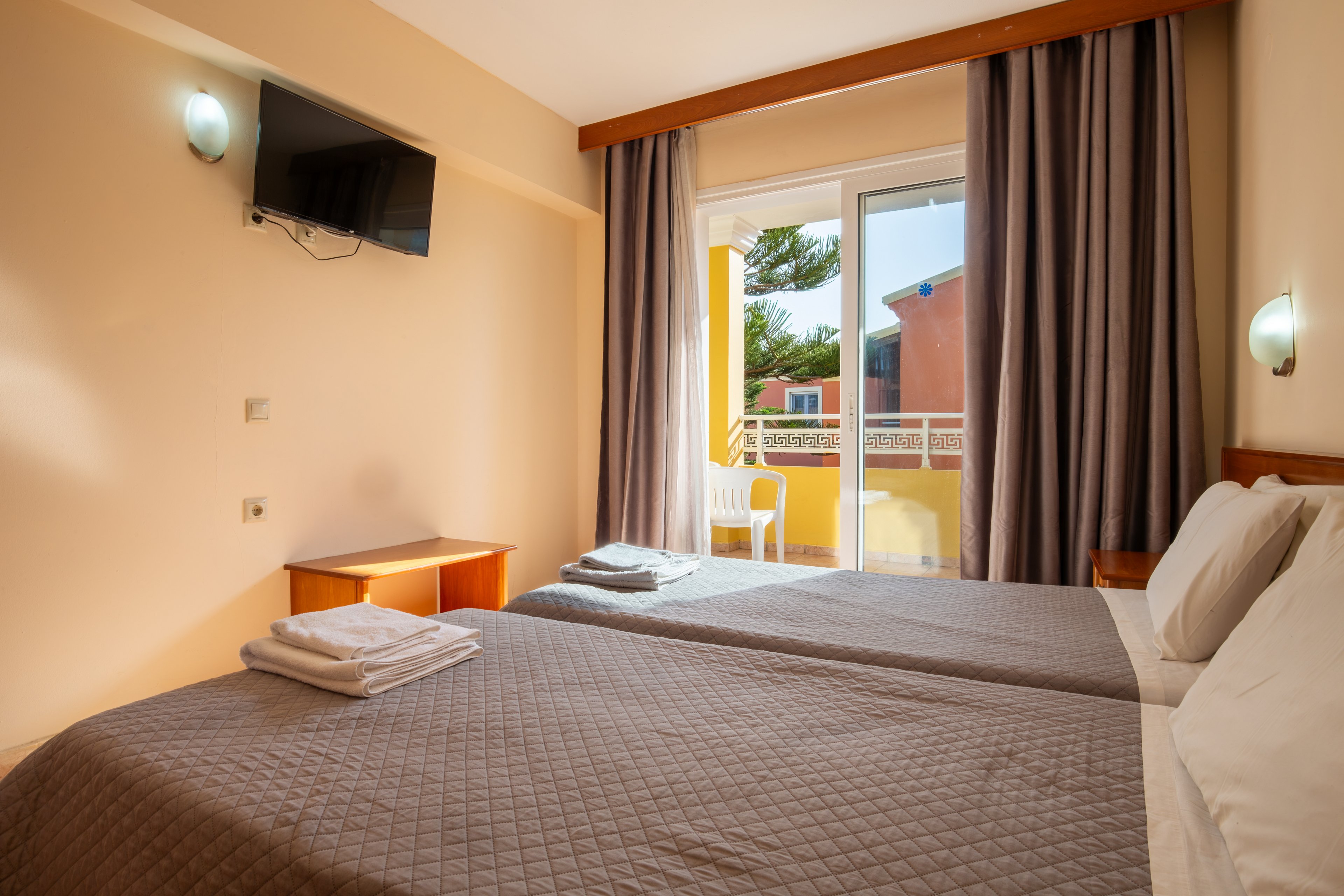 Luisa Studios & Apartments