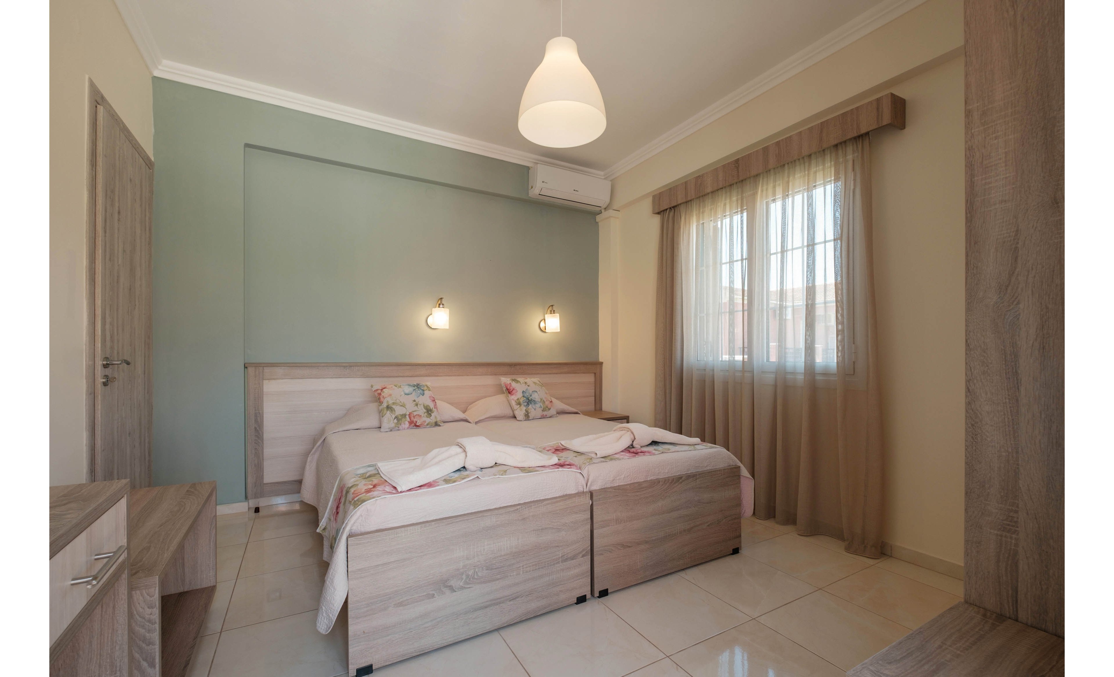 Nafsika & Dionyssos at Rainbow