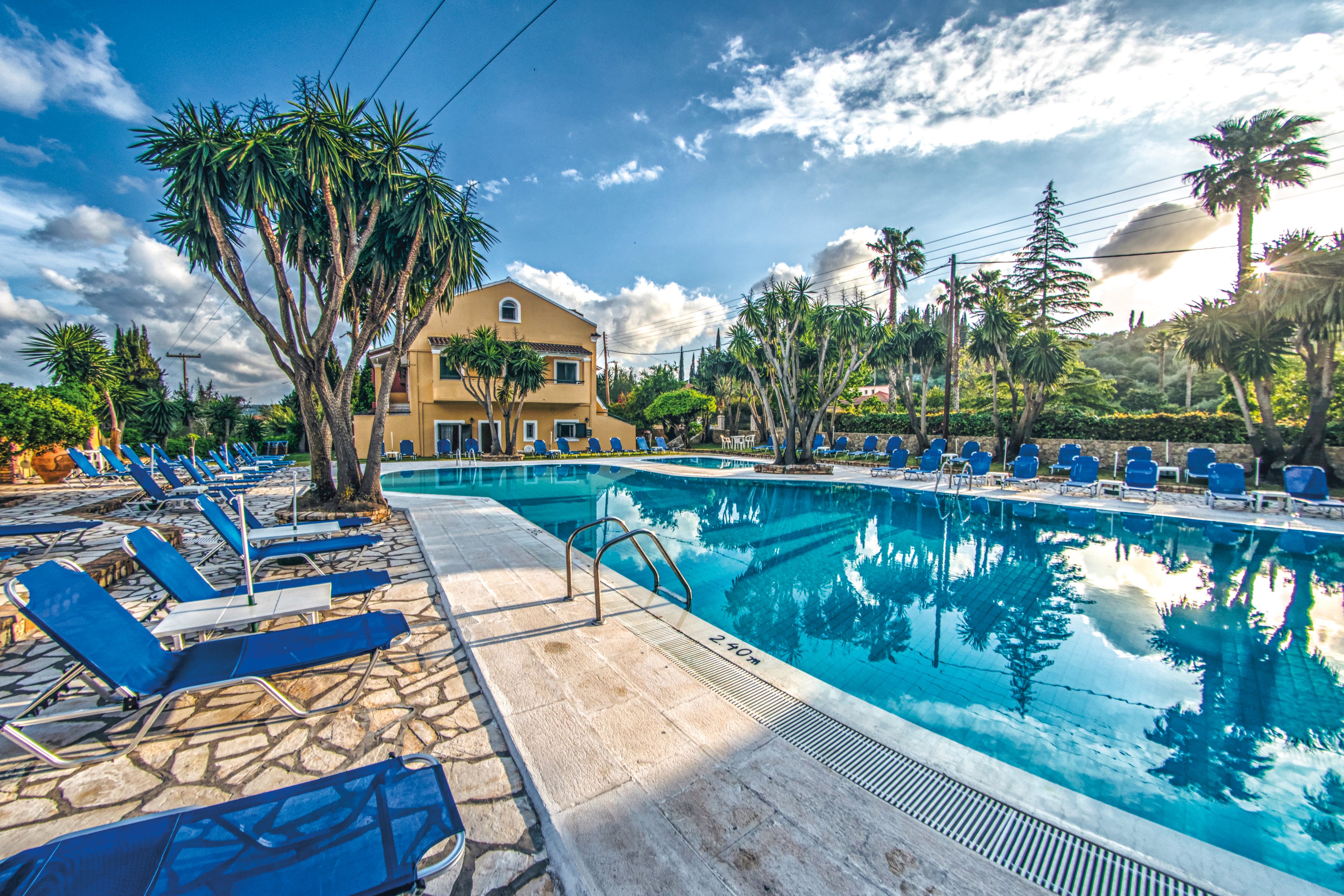 Legends Hotel & Apartments