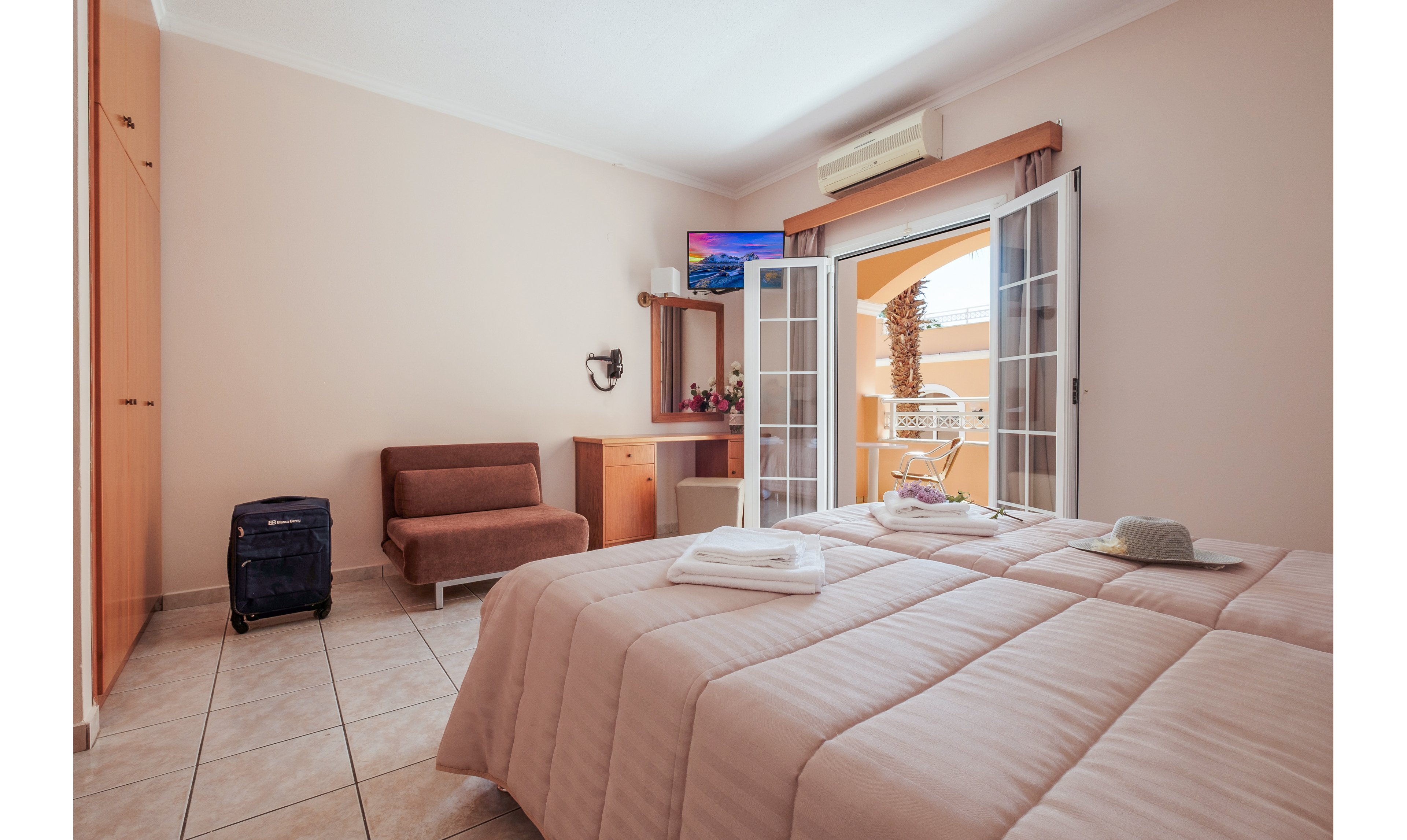 Lagoon Hotel and Apartments