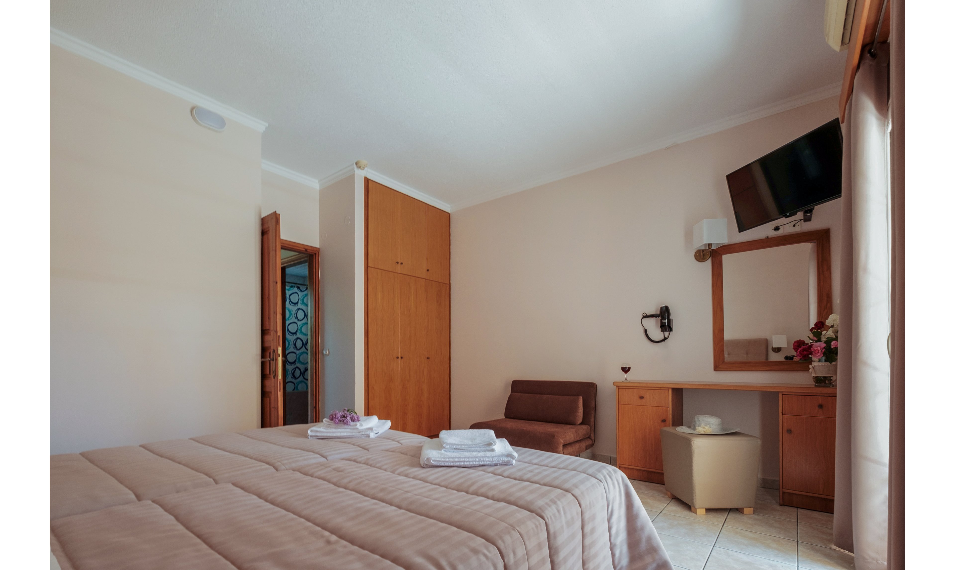 Lagoon Hotel and Apartments