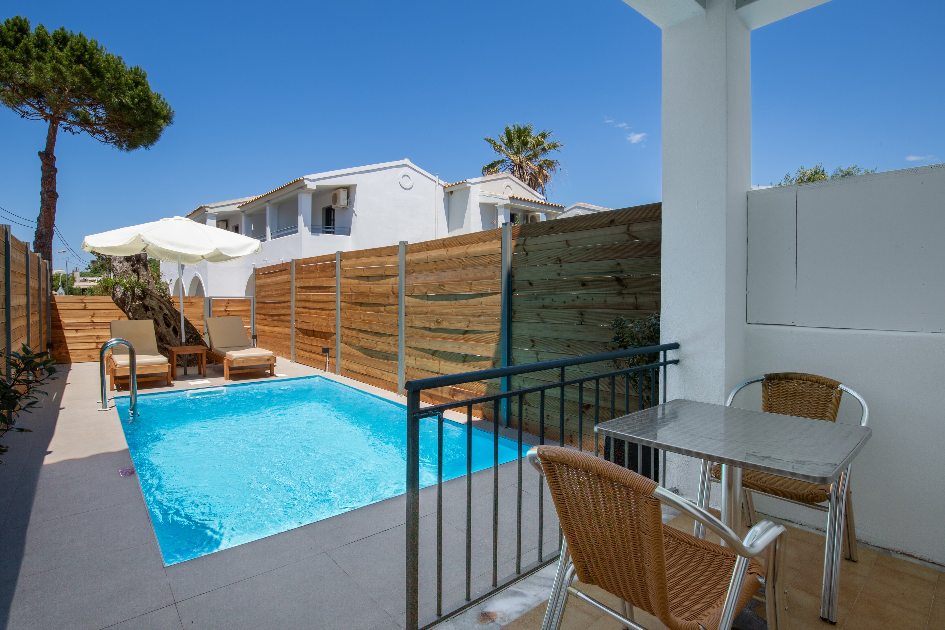 Sungate Hotel
