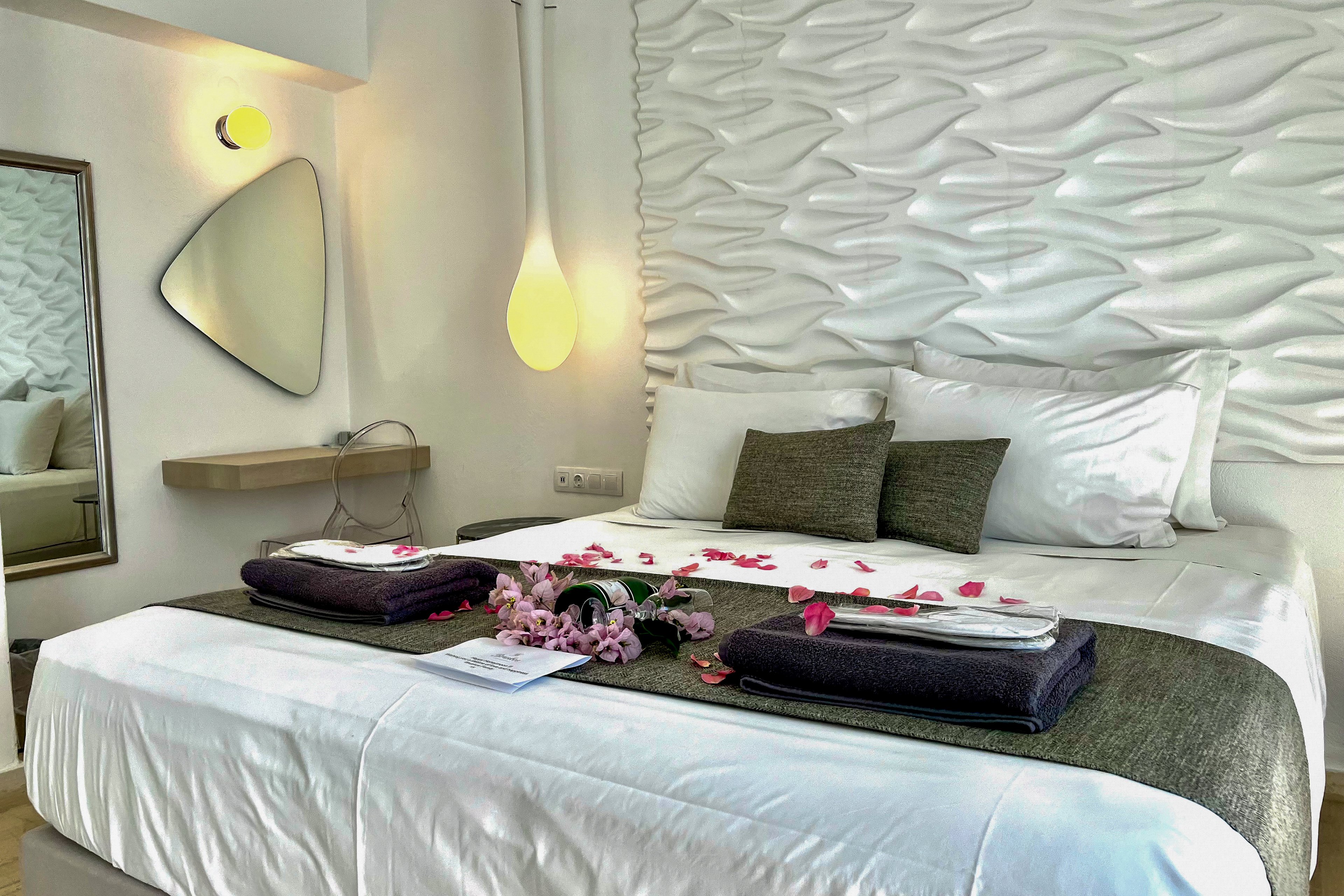 Bruskos Hotel & Suites