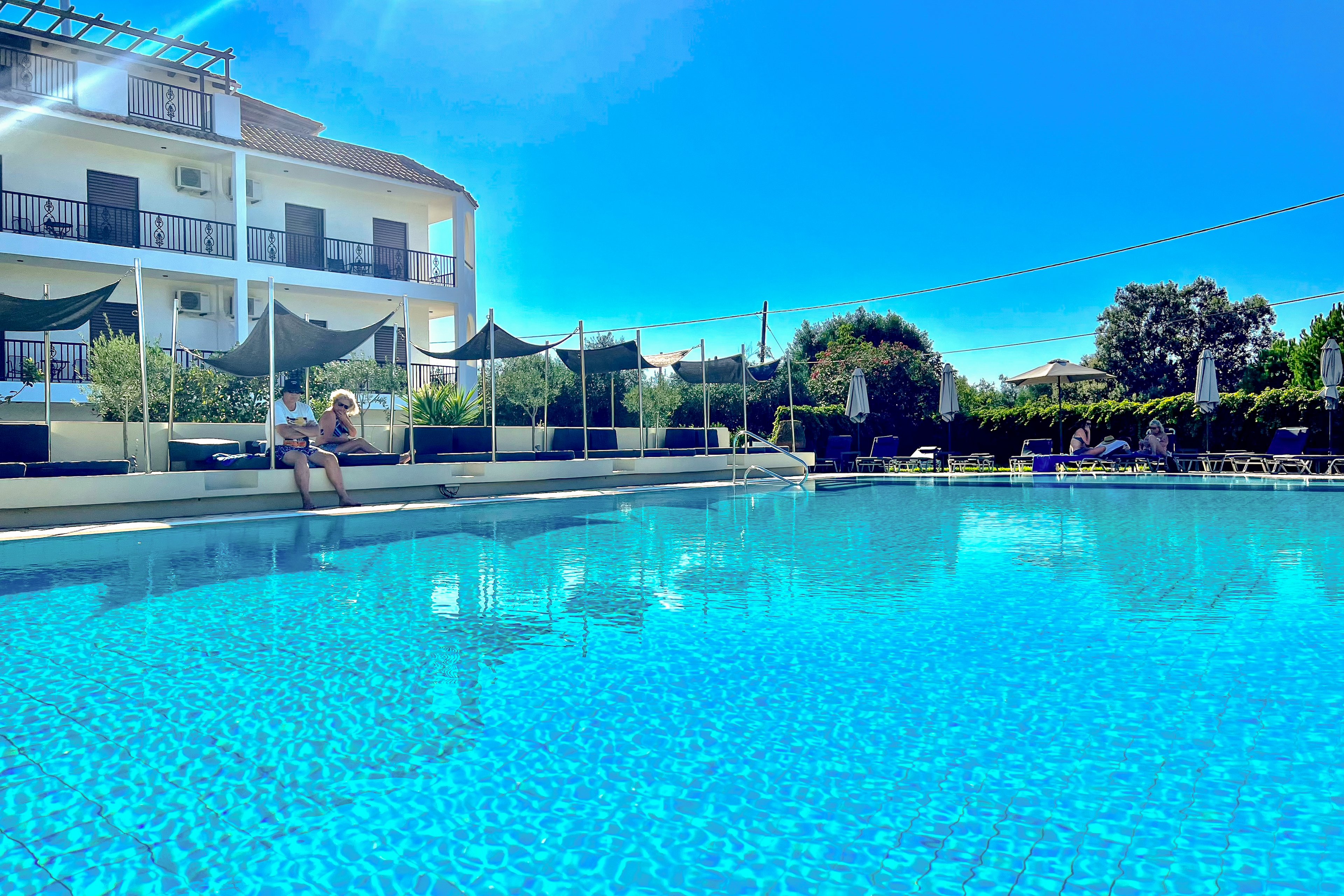 Bruskos Hotel & Suites