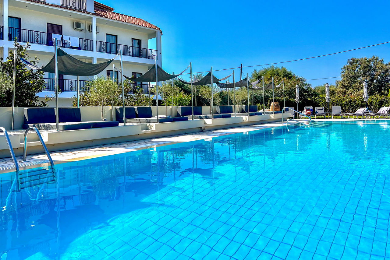 Bruskos Hotel & Suites